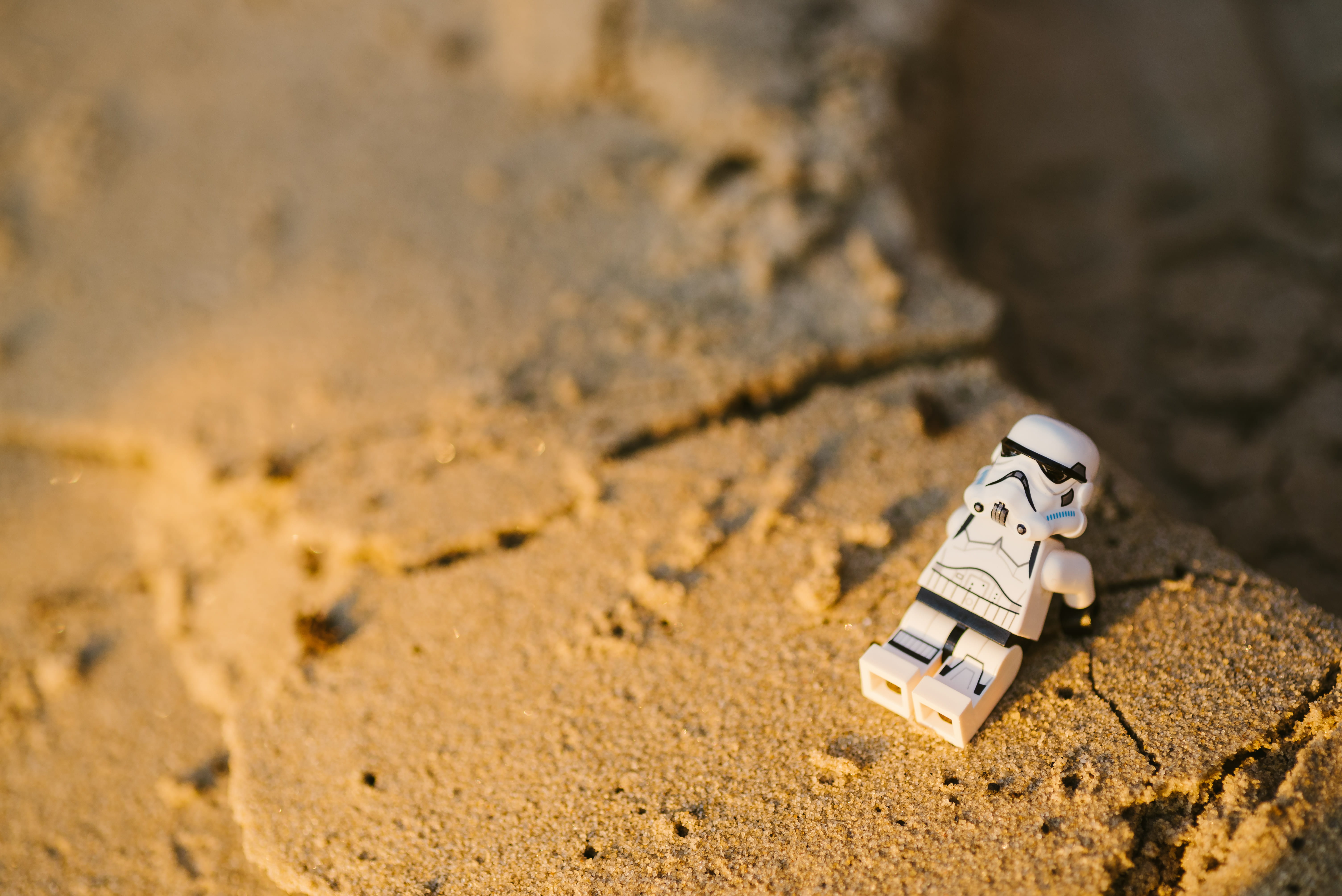 close-up, selective focus, focus on foreground, photography, troopers, land, 5K, dirt, wall, toy, figure, sand, communication, storm, nature, selective, HD Wallpaper