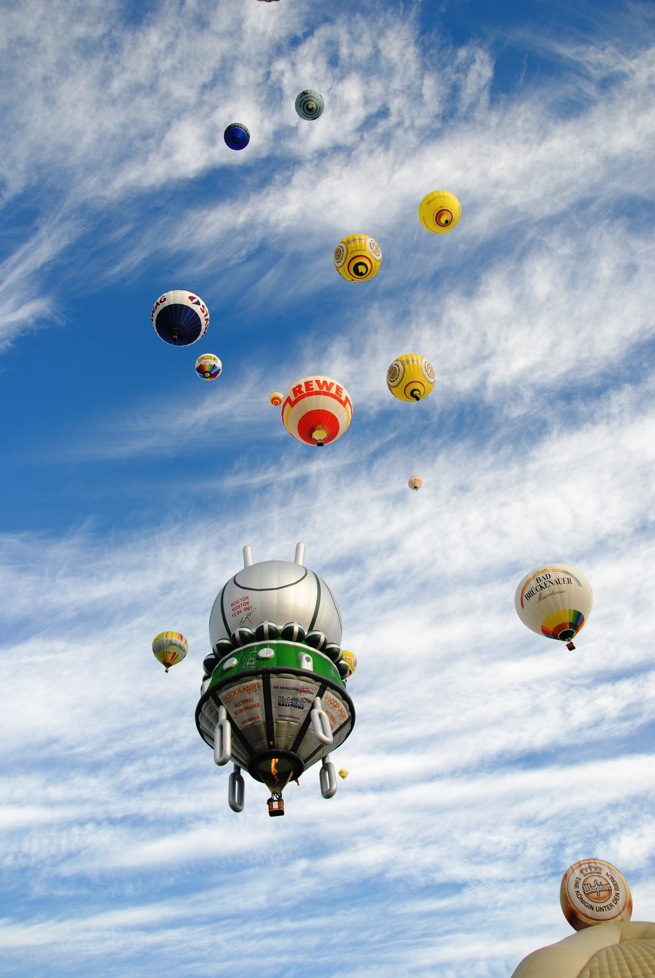 Sky, hot air balloon ride, balloon, 4K, transportation, Hot Air Balloon, day, flying, flight, cloud - sky, no people, nature, balloon launch, multi colored, Phone HD Wallpaper