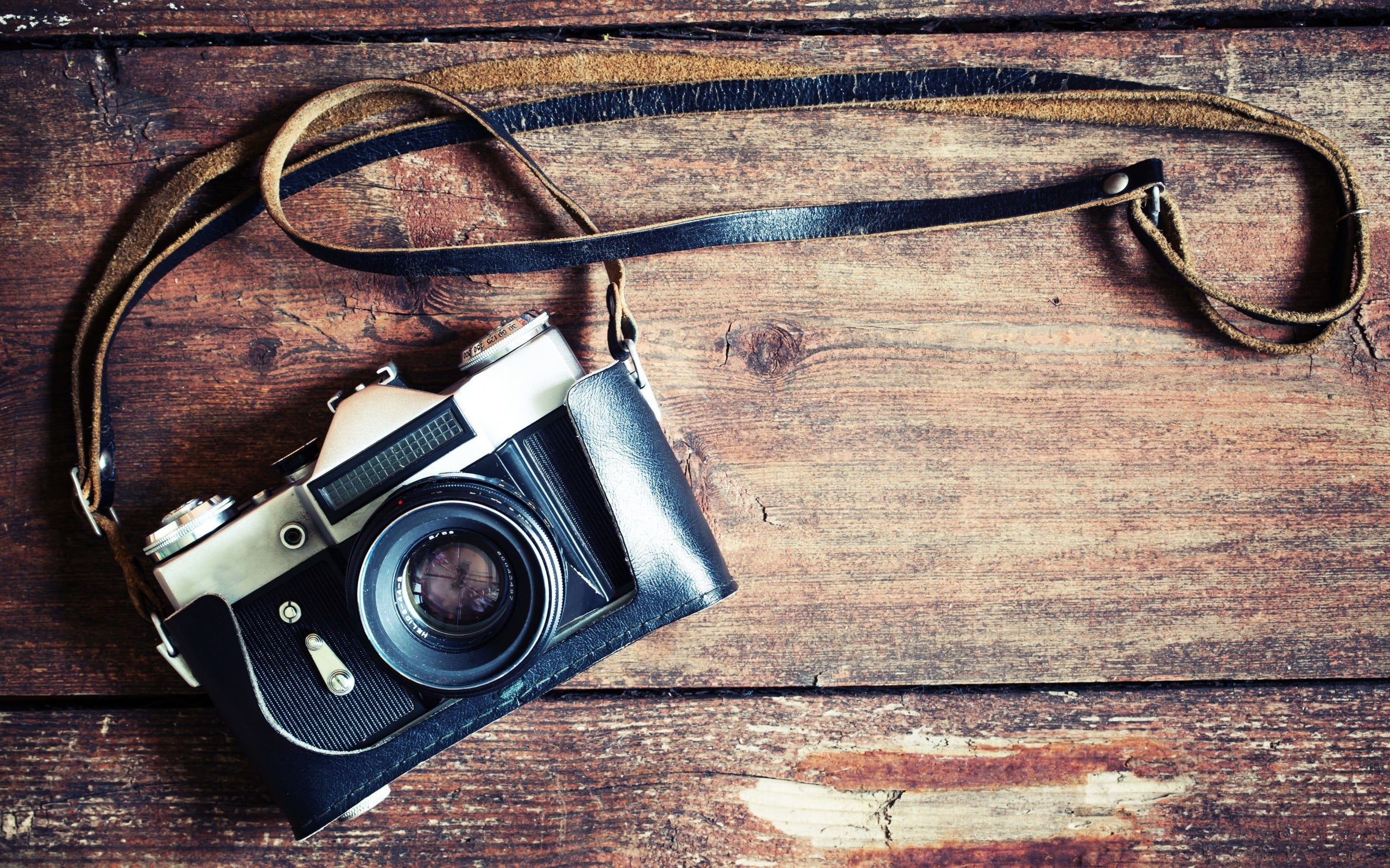 nostalgia, photographic equipment, retro styled, wooden surface, wood - material, indoors, leather, camera - photographic equipment, silver, case, eyeglasses, HD Wallpaper