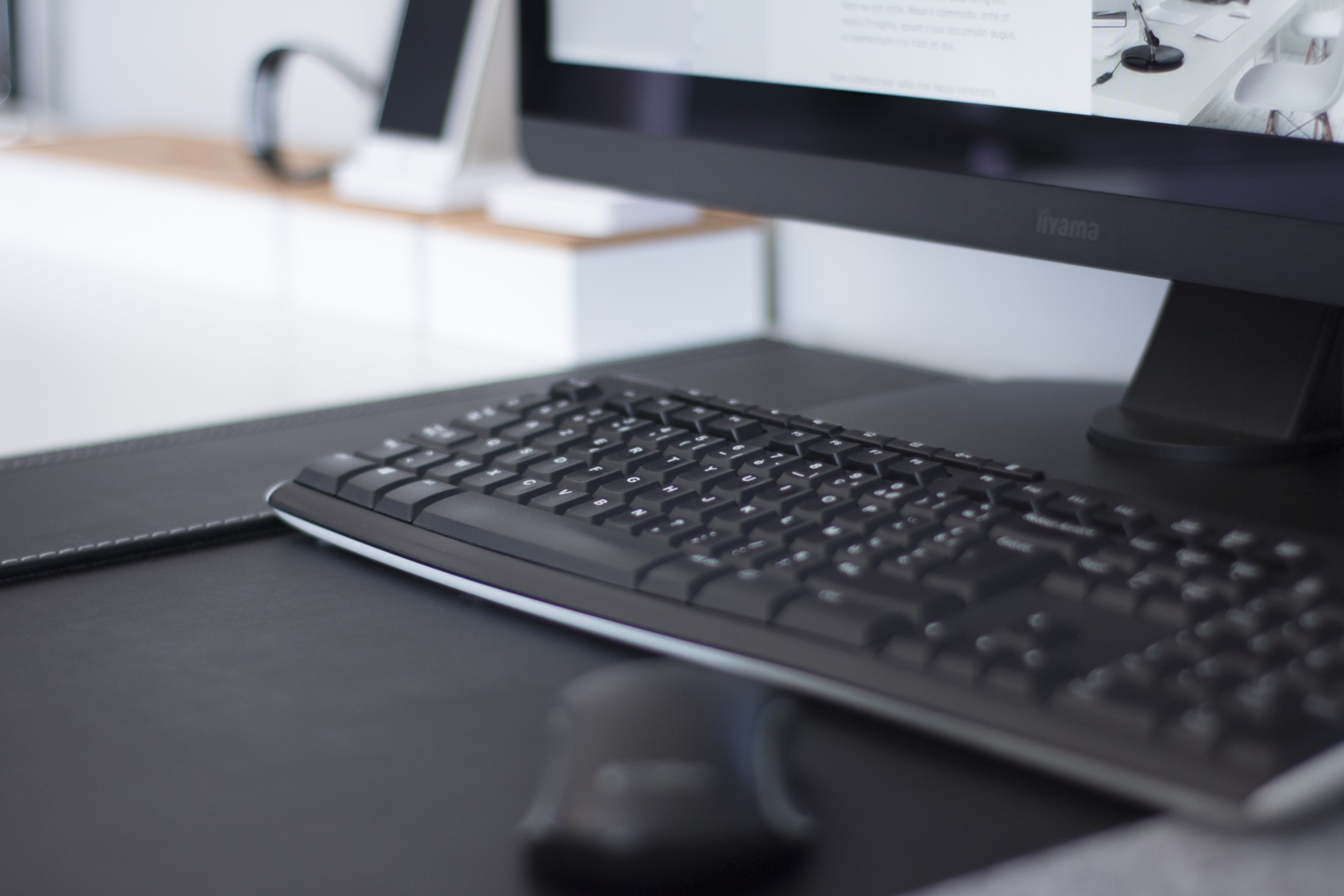 bokeh, mouse, 5K, wireless technology, computer monitor, flat, workspace, still, computer keyboard, work, technology, communication, business, desktop, HD Wallpaper
