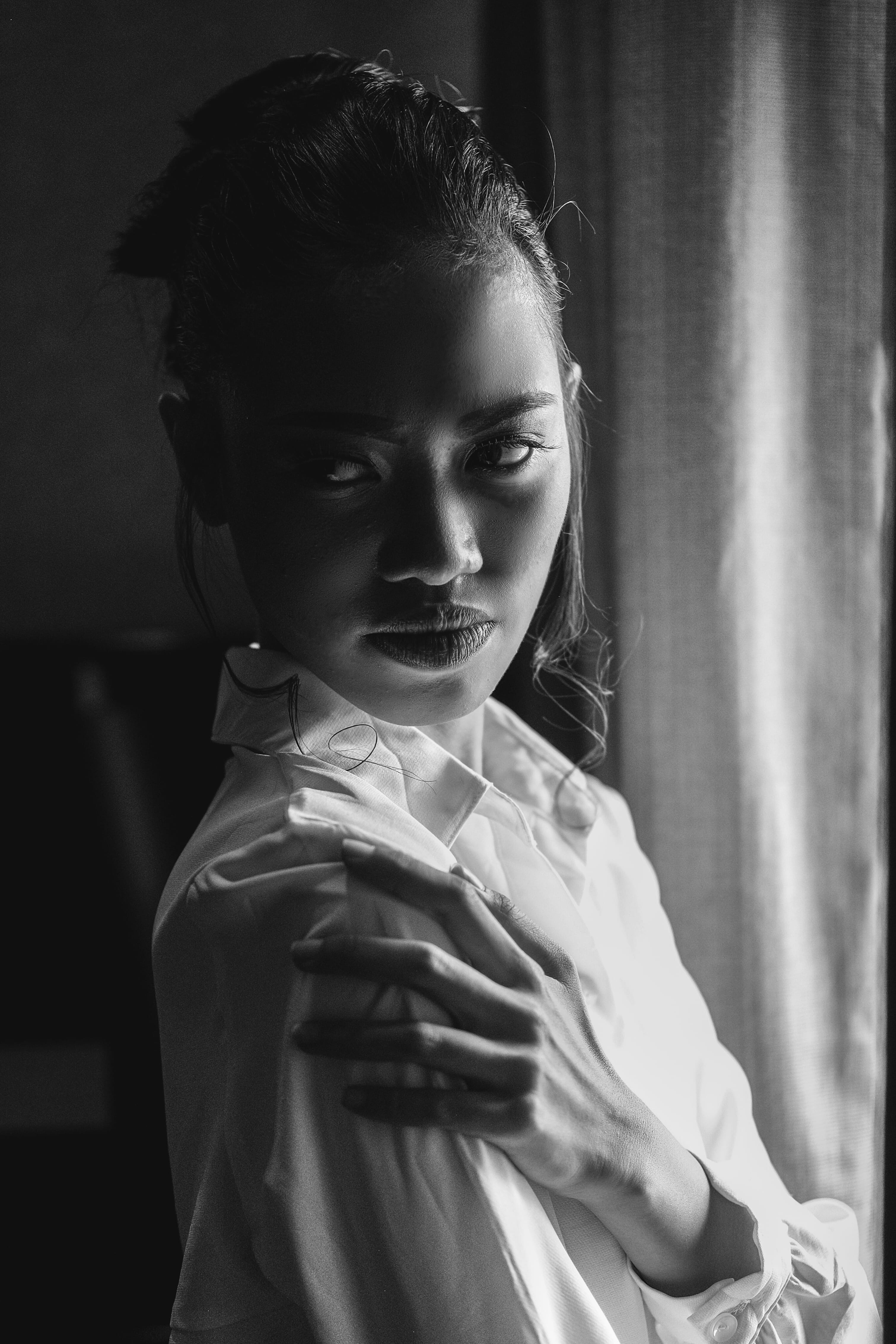 focus on foreground, waist up, child, cagayan de oro, moody shot, looking, lifestyles, portrait, childhood, girl, women, indoors, grand city hotel, Phone HD Wallpaper