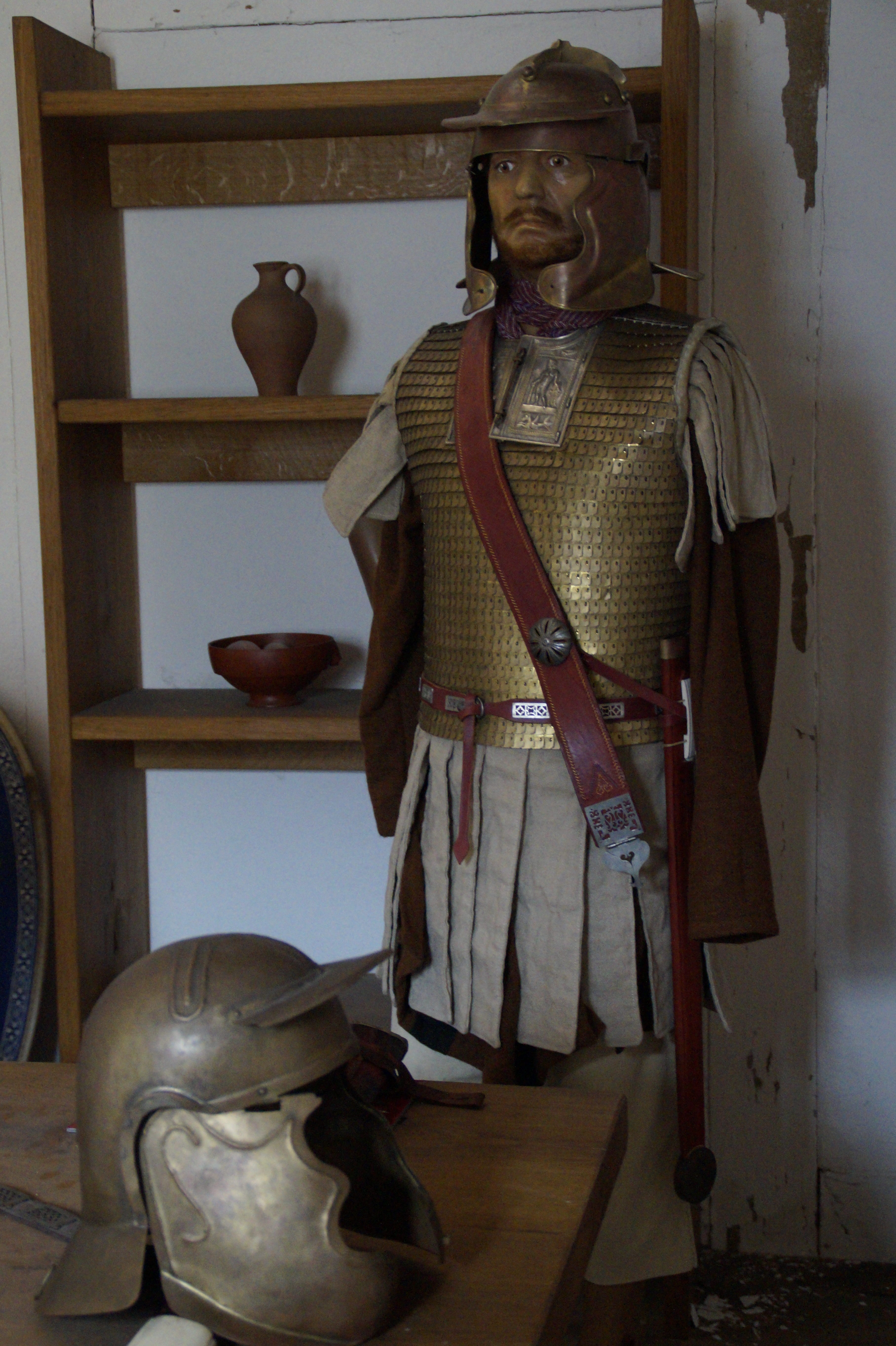 warrior - person, roman helmet, people, male likeness, suit of armor, aalen, craft, museum, the past, men, legionnaire, roman soldier, art and craft, weapon, Phone HD Wallpaper