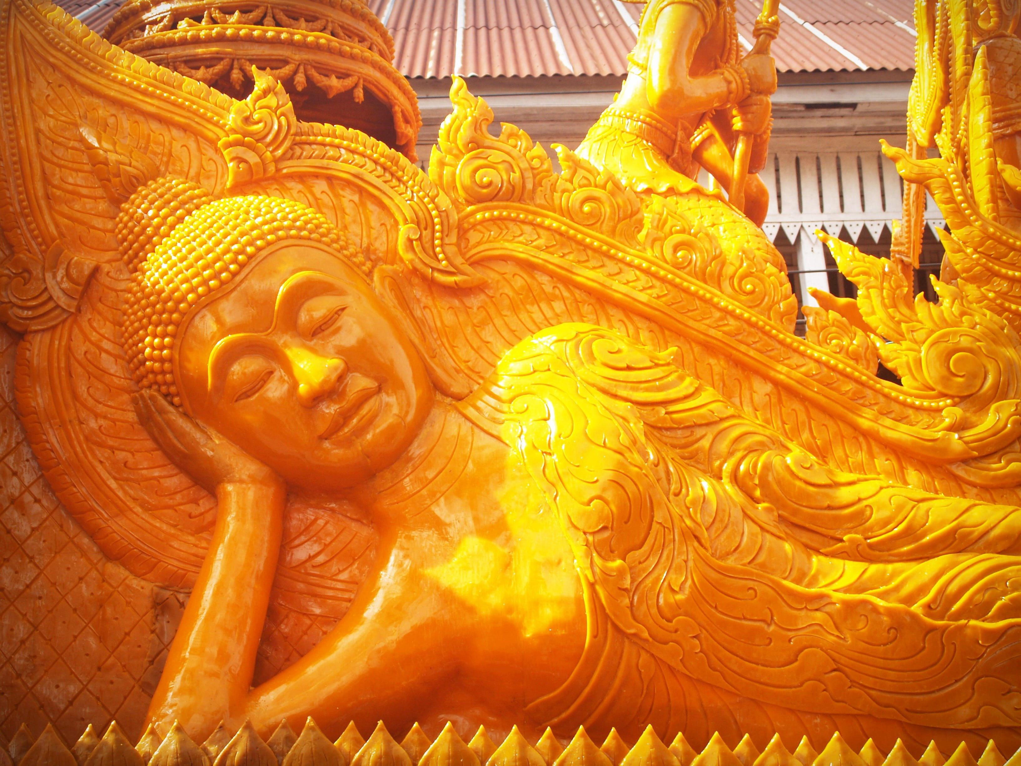 day, famous Place, sculpture, garland, carving, interior, 2K, hobby, representation, asia, gold Colored, design, detail, enjoyment, ornament, buddha, carved, HD Wallpaper