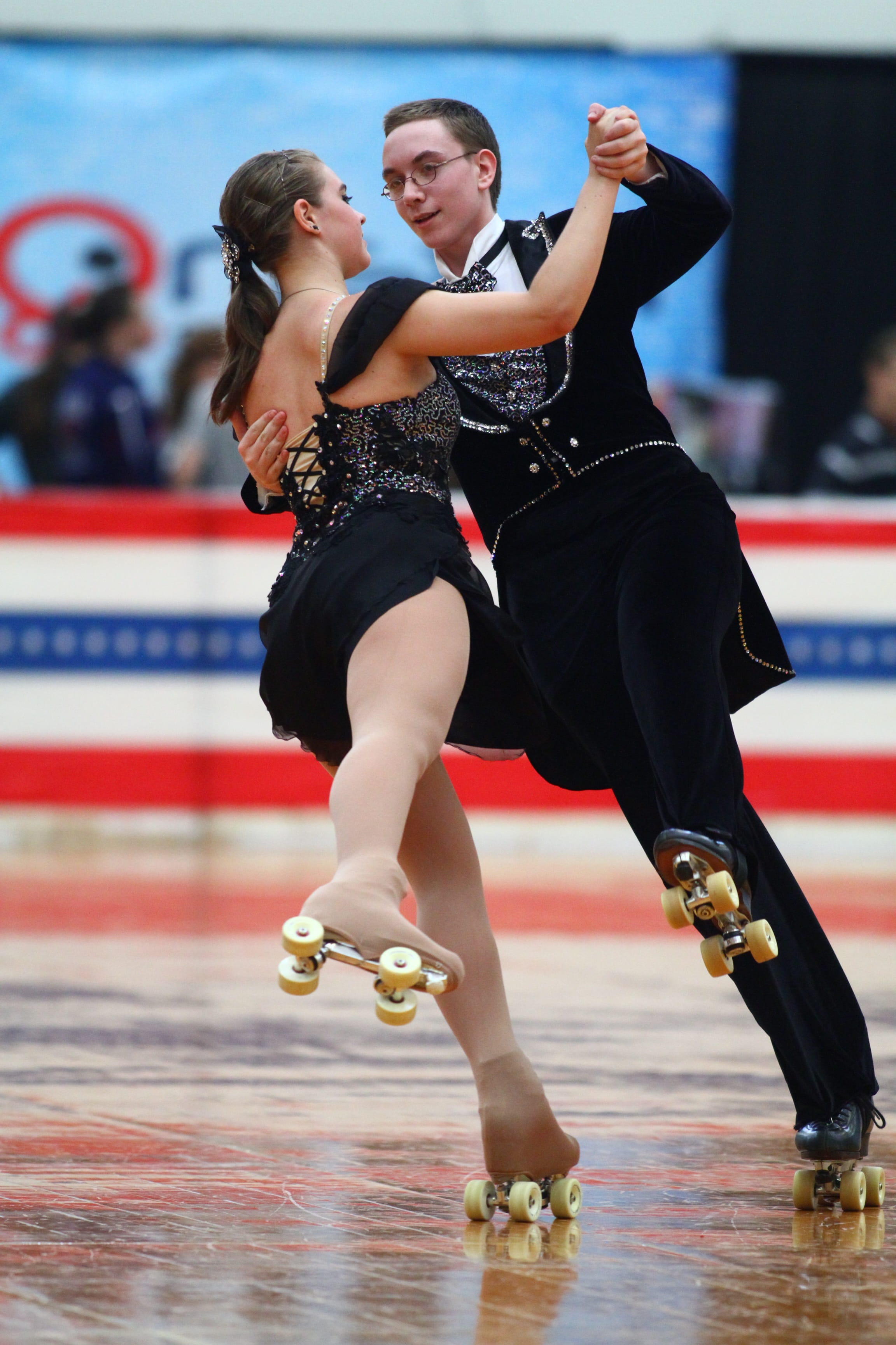 stage, men, females, vitality, skate, dancing, figure skating, rollerskating, event, mid adult, competition, performance, full length, skating, adults only, Phone HD Wallpaper