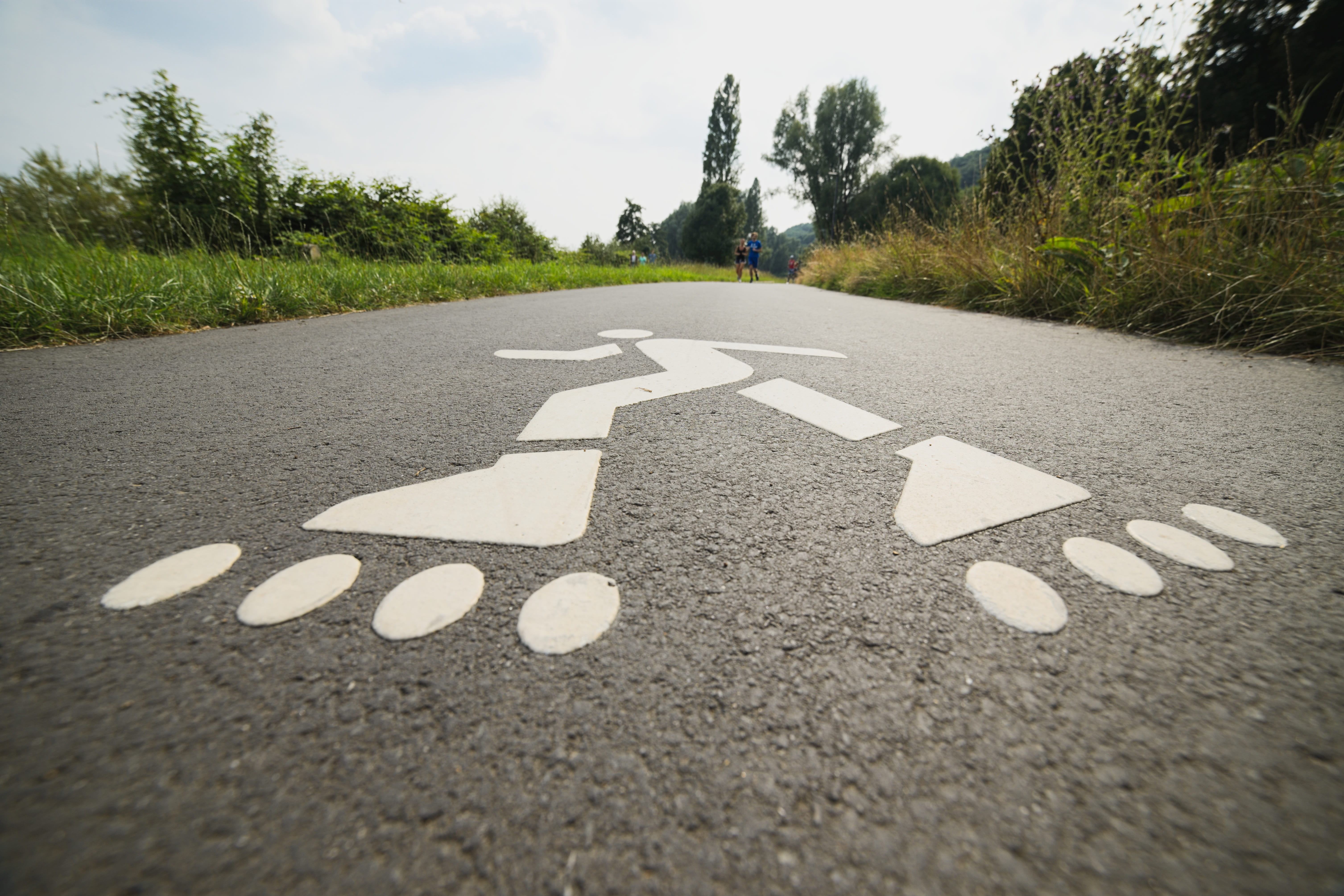 communication, leisure, sporty, direction, away, transportation, the way forward, sport, sky, skating, dividing line, inliner, street, symbol, plant, diminishing perspective, HD Wallpaper