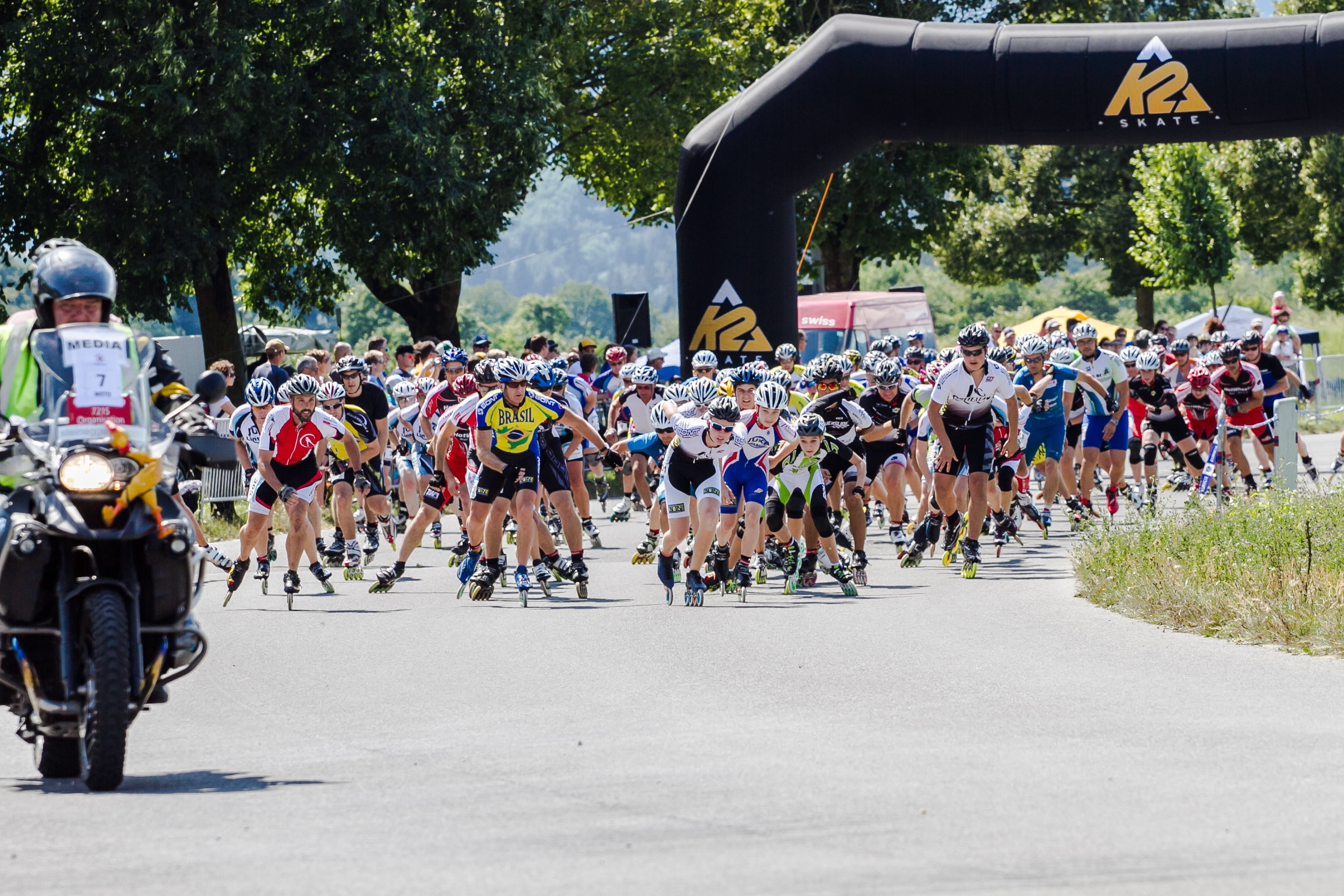 group of people, skate, people, outdoors, running, inline race, sport, roller skating, city, street, men, 2K, plant, crowd, transportation, day, inline skating, HD Wallpaper