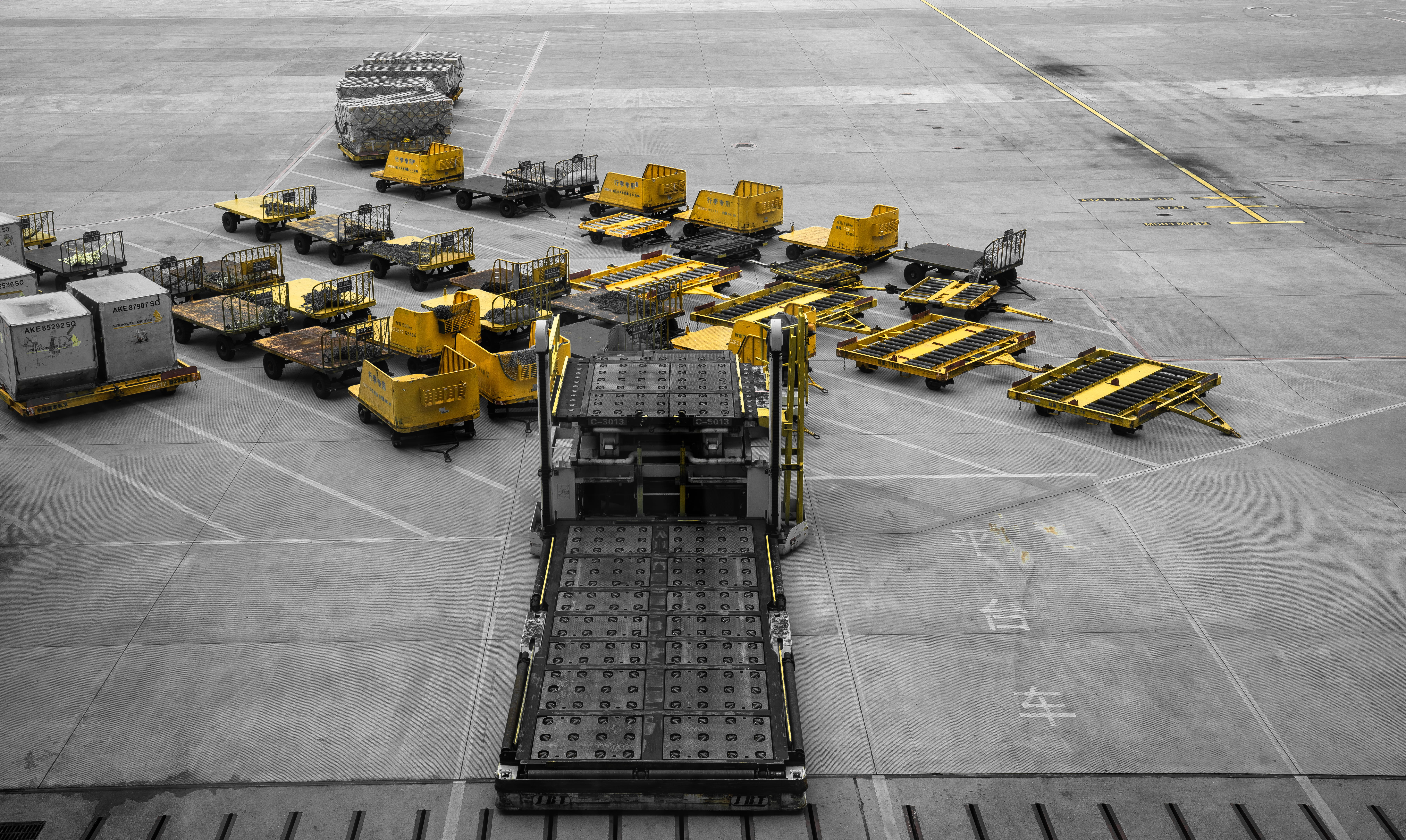 automobile, sign, industry, freight transportation, tarmac, high angle view, sports car, equipments, taxi, architecture, building, in a row, asphalt, no people, HD Wallpaper