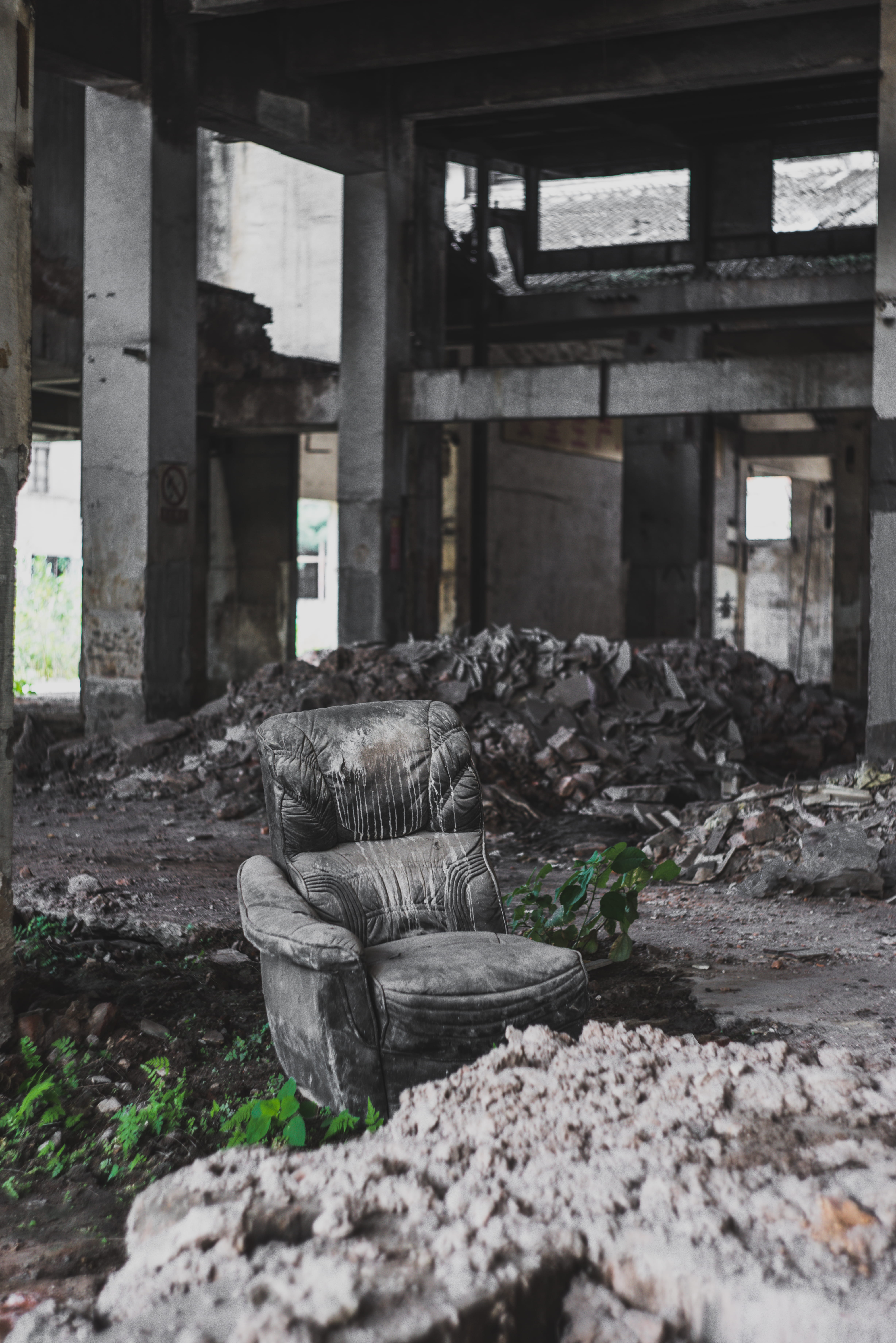 run-down, damaged, dirt, china, no people, the ruins, decline, old, built structure, silence, day, abandoned, building, architectural column, 5K, guangzhou shi, Phone HD Wallpaper
