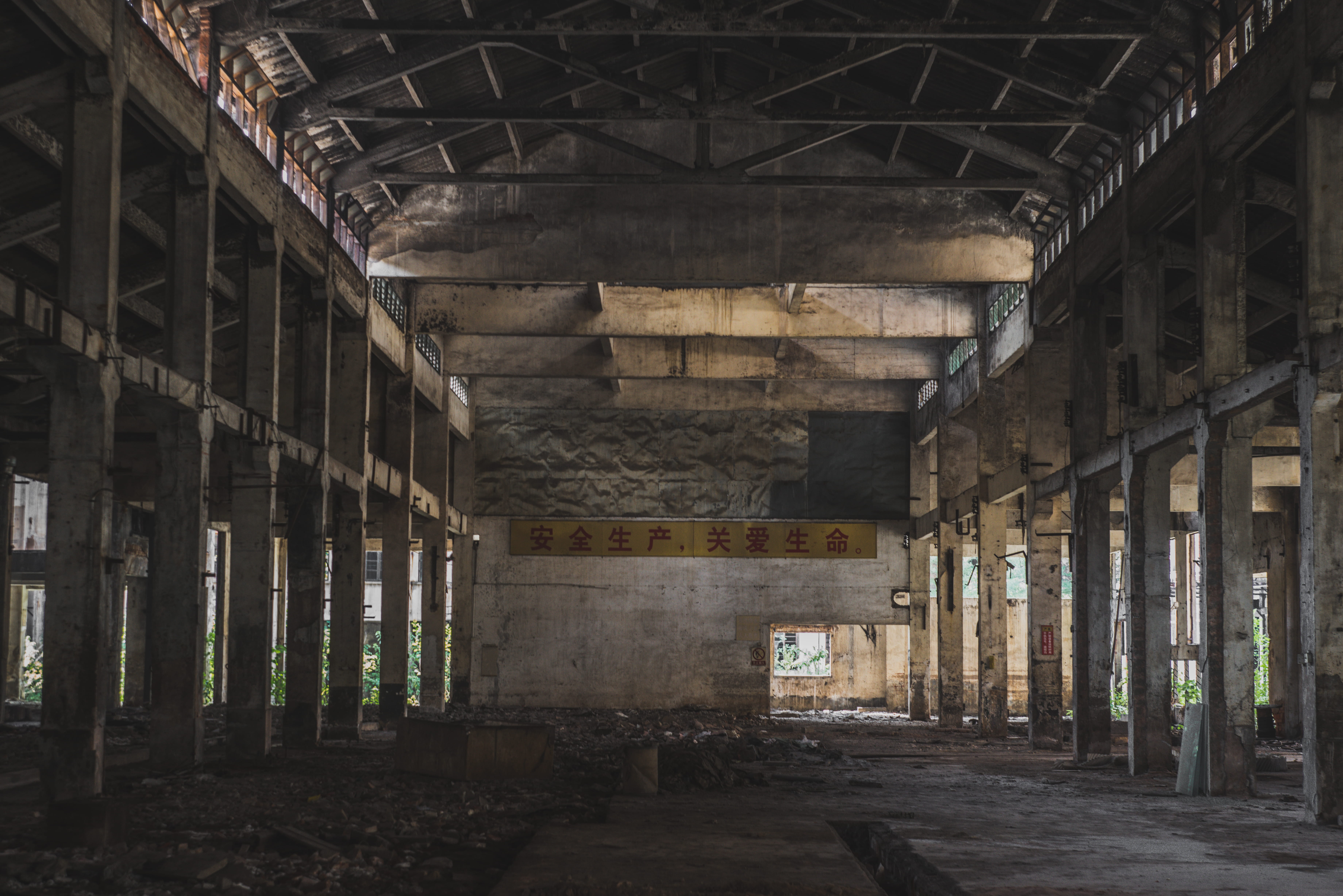 empty, sony a7r, domestic room, in a row, architectural column, ceiling, guangzhou shi, ruined, abandoned, old, the ruins, absence, indoors, industry, 5K, HD Wallpaper