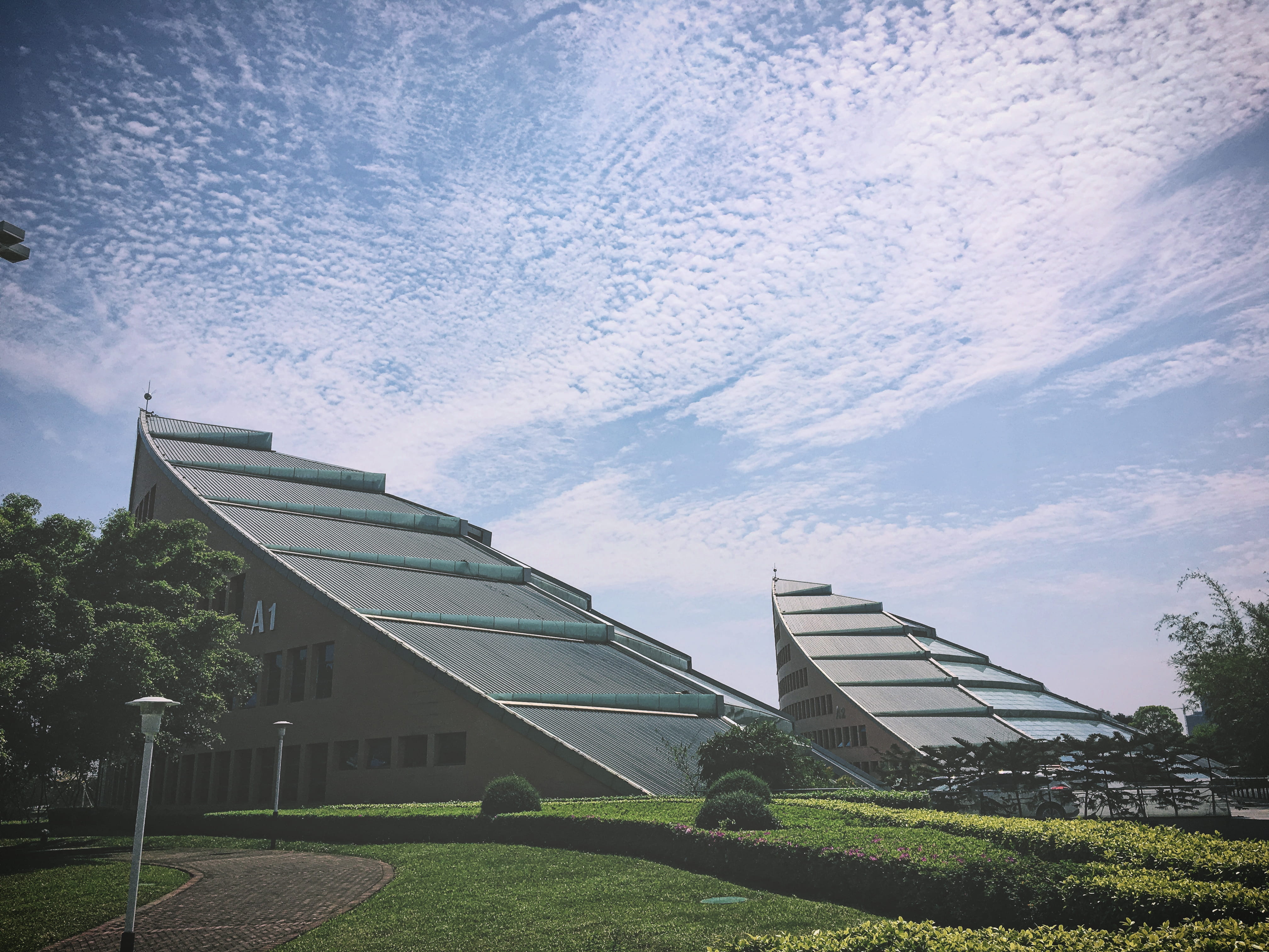 no people, growth, cloud - sky, built structure, hua nan li gong da xue, plant, fly, architecture, tree, buildings, green color, building exterior, outdoors, HD Wallpaper