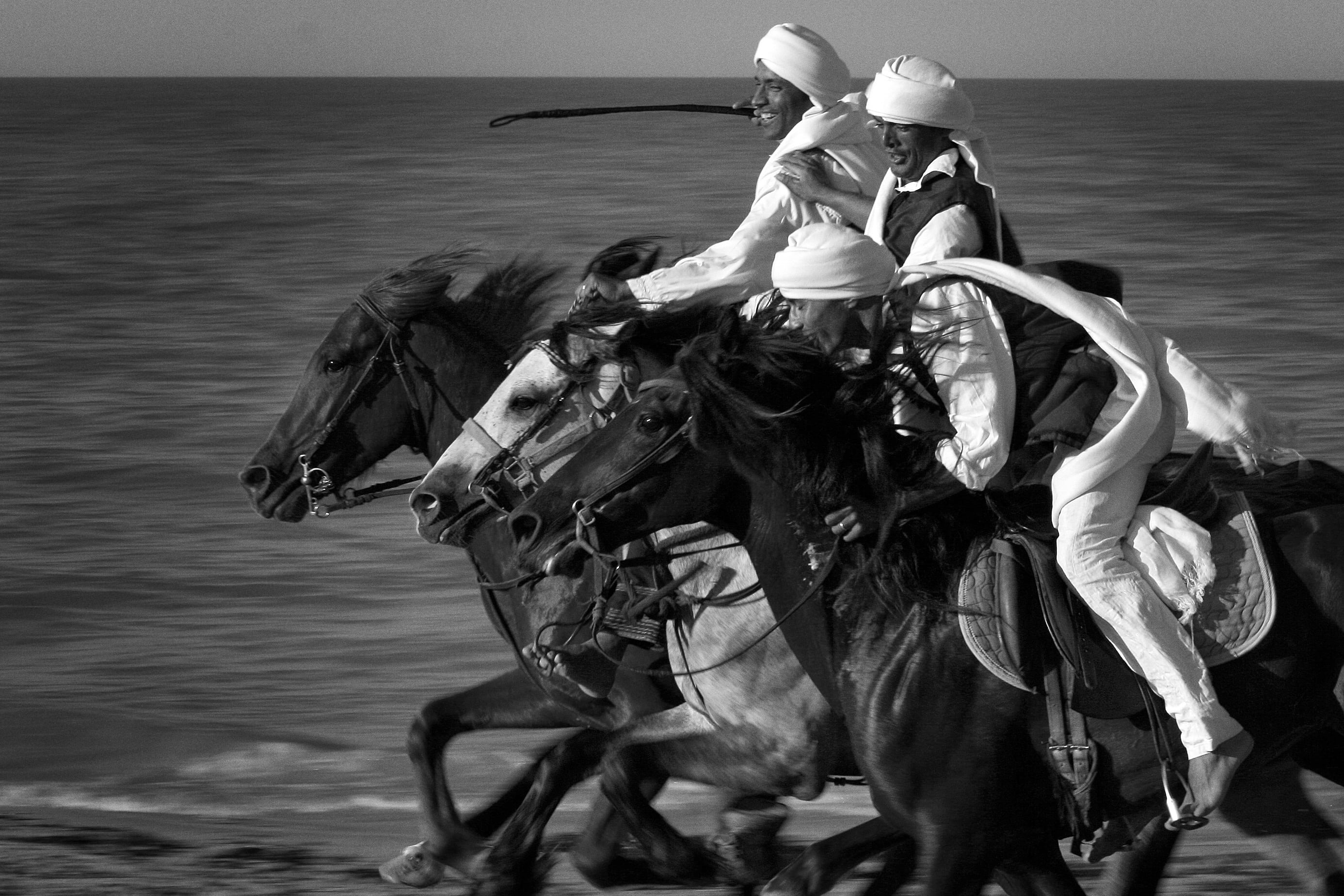 2K, sea, men, horizon over water, zavod, leisure activity, livestock, activity, horseback riding, djerba, people, horses, tunisia, day, riding, water, HD Wallpaper