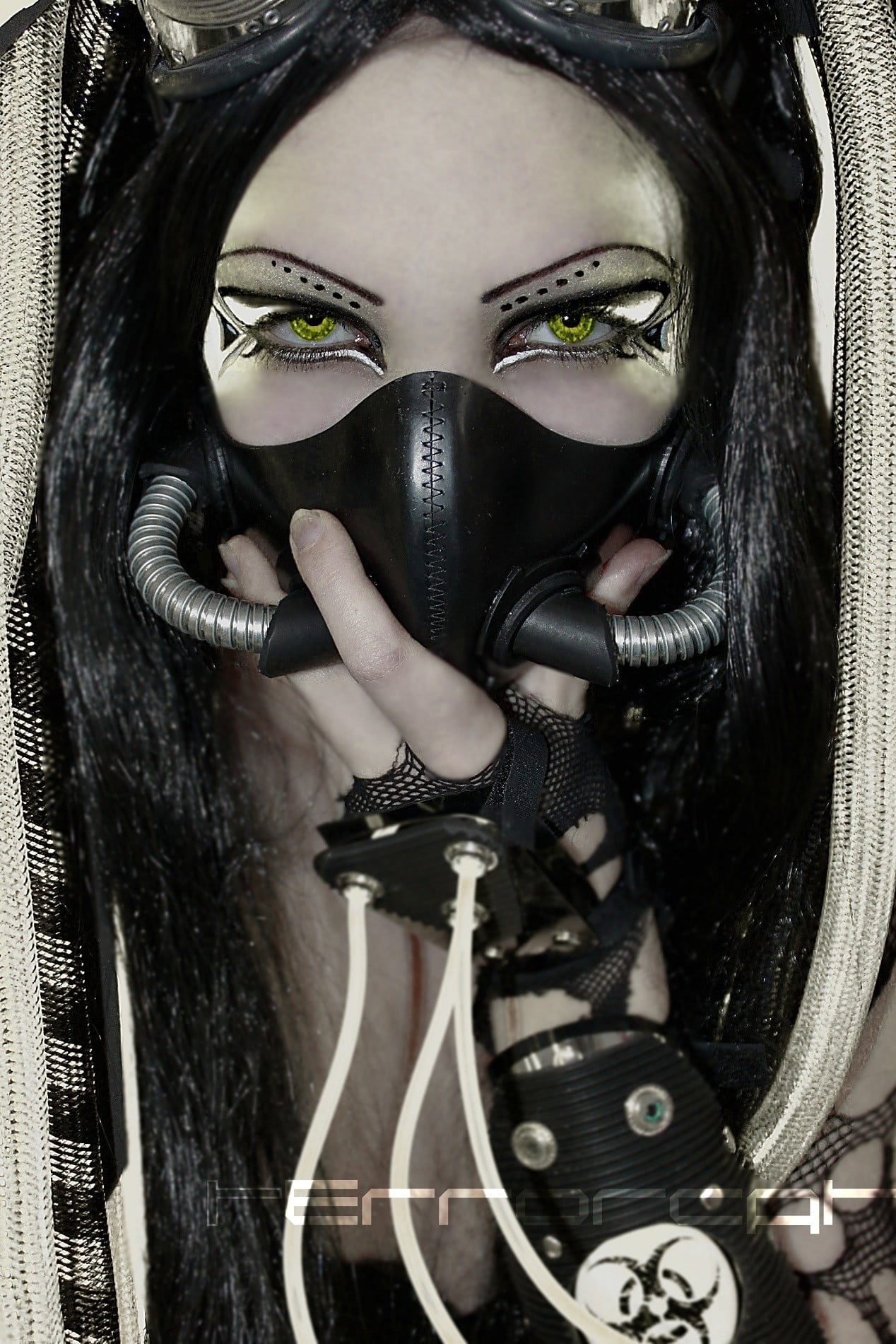 women, gas masks, body paint, 720P, adult, green eyes, fashion, body part, disguise, woman, wearing, human body part, portrait, terrorcat, mask - disguise, Phone HD Wallpaper