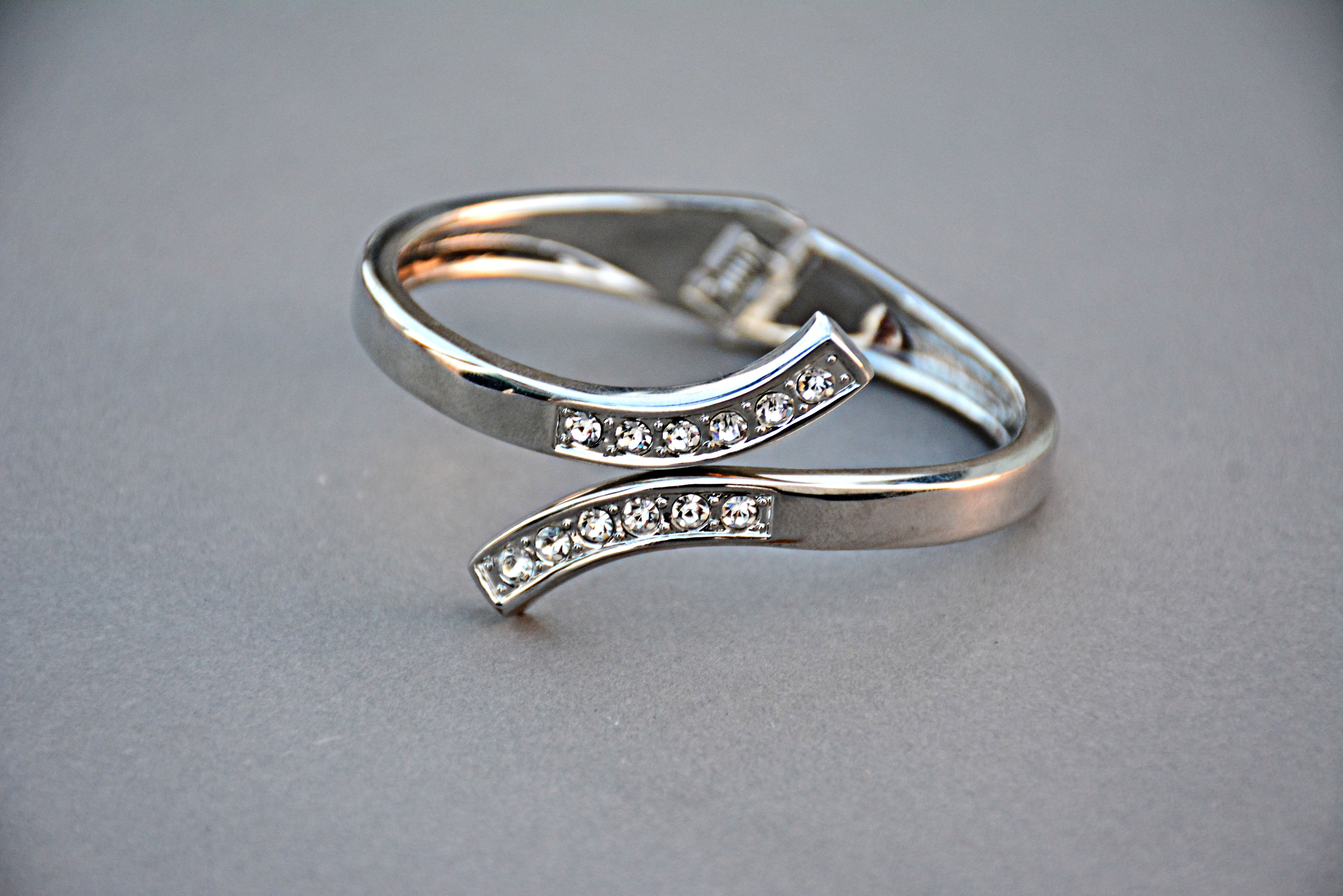 silver, event, luxury, ornate, expense, gemstone, silver colored, no people, jewellery, jewelery, diamond ring, love, diamond - gemstone, silver - metal, HD Wallpaper