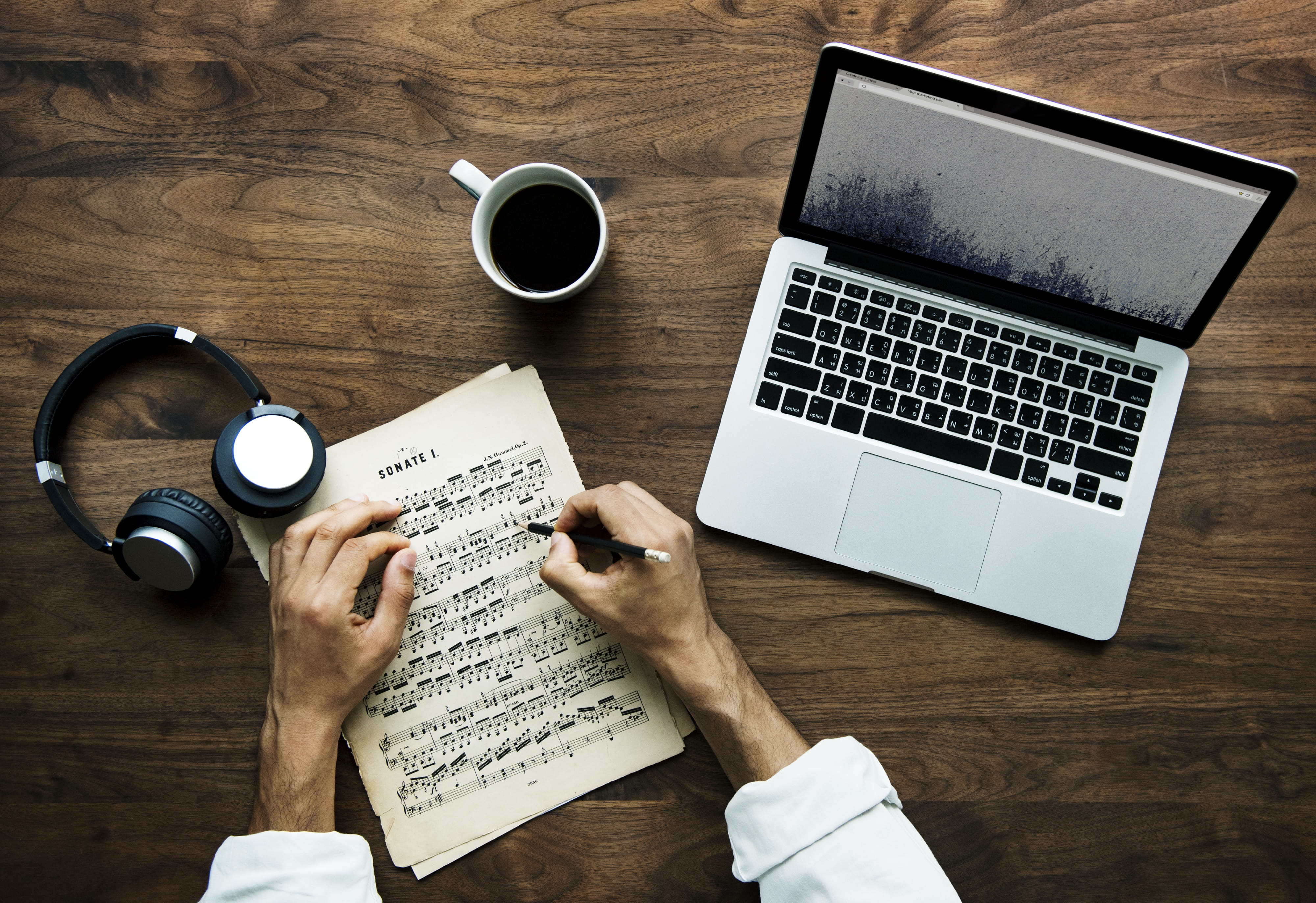 hobby, connection, coffee, mug, daily, drink, refreshment, wood - material, coffee - drink, technology, entertainment, coffee cup, headphones, food and drink, HD Wallpaper