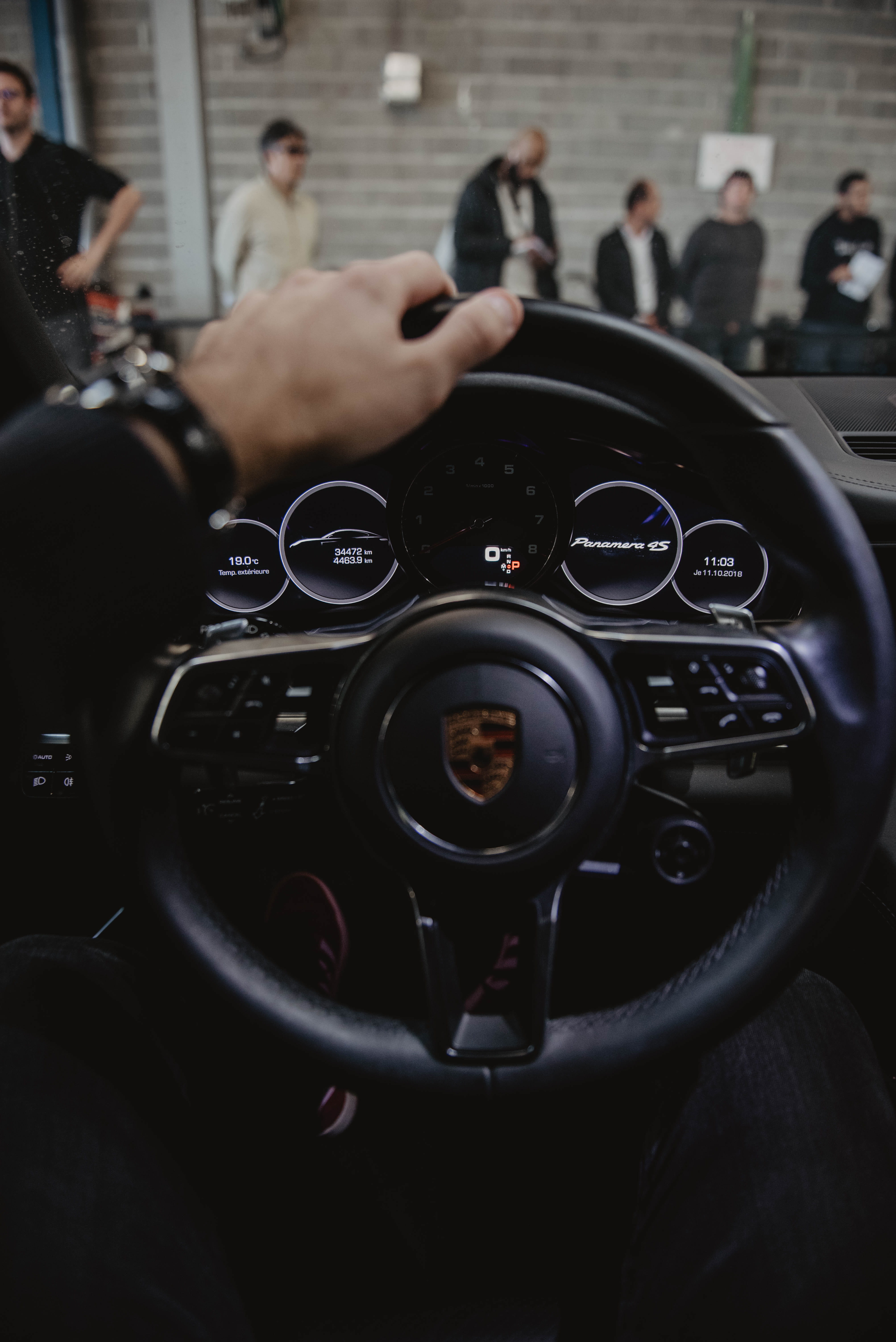 incidental people, selective focus, lifestyles, men, photography themes, life, group of people, sport, black, porsche, technology, real people, wheel, people, Phone HD Wallpaper