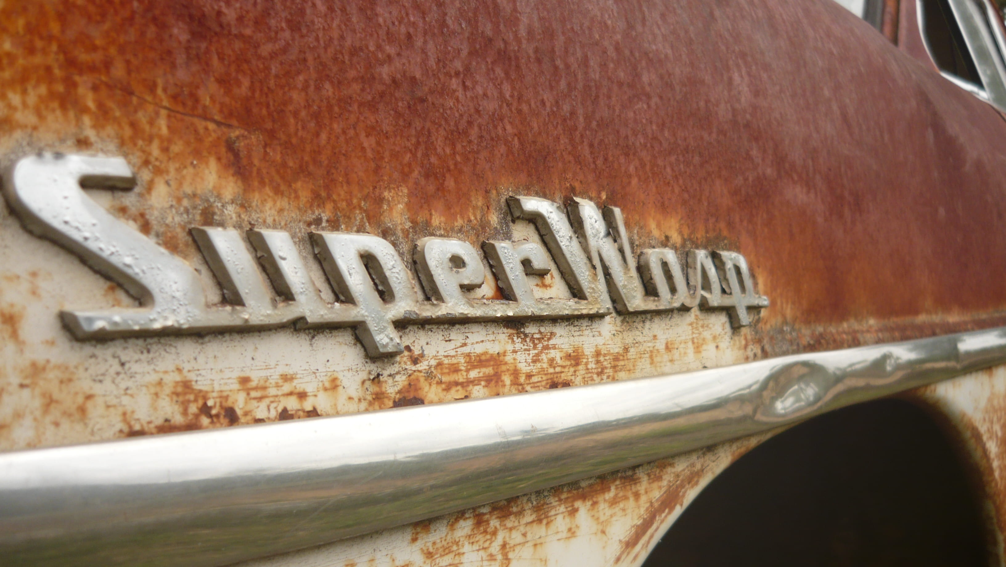 metal, weathered, vintage, text, damaged, vehicle, day, selective focus, western script, decline, rust, rusty, deterioration, voiture, chrome, close-up, HD Wallpaper