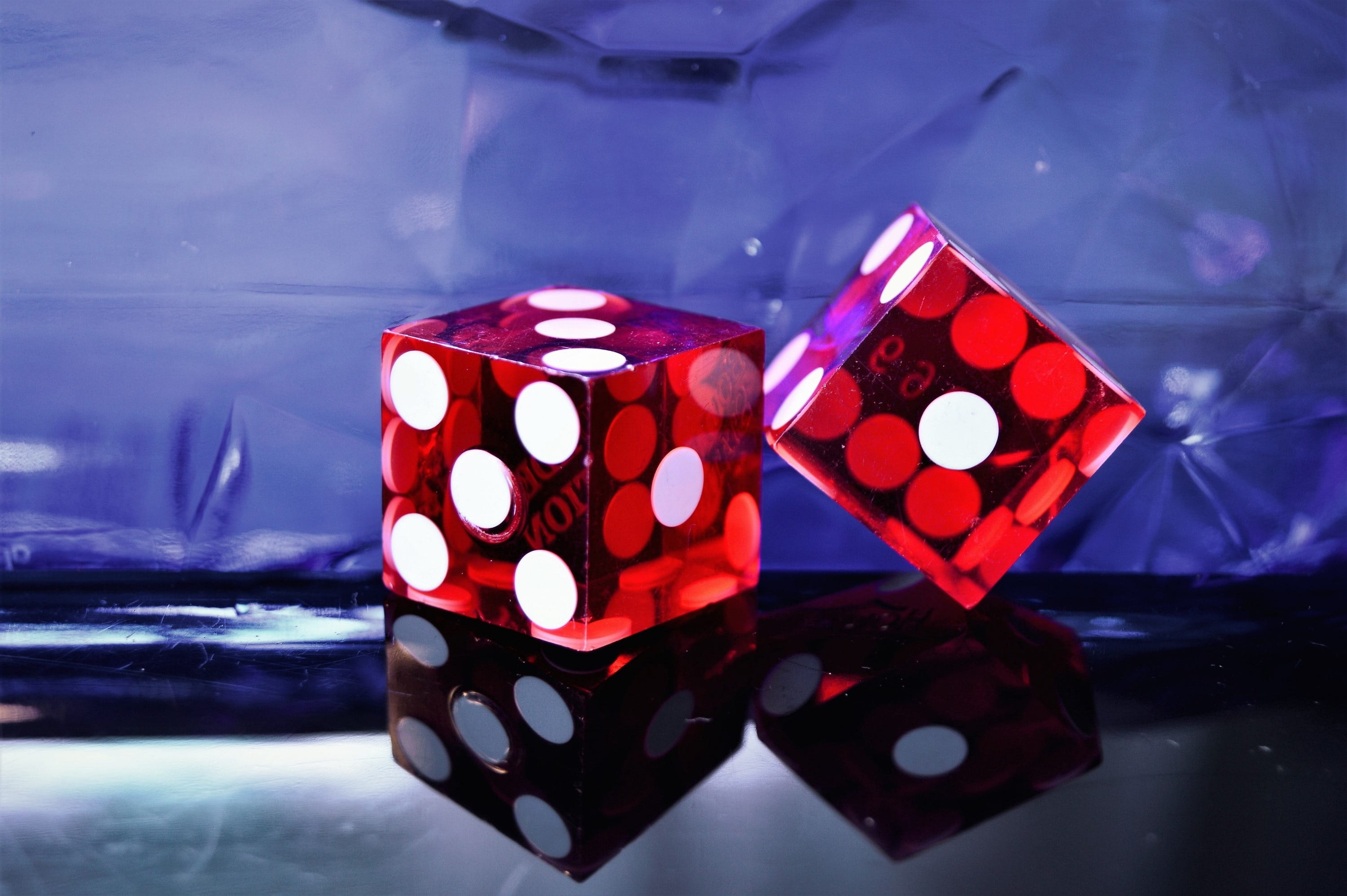 luck, las vegas, pattern, red, gift, cube, tour, glass - material, animal themes, transparent, gamble, casino, shape, dice, games, reflection, spotted, HD Wallpaper
