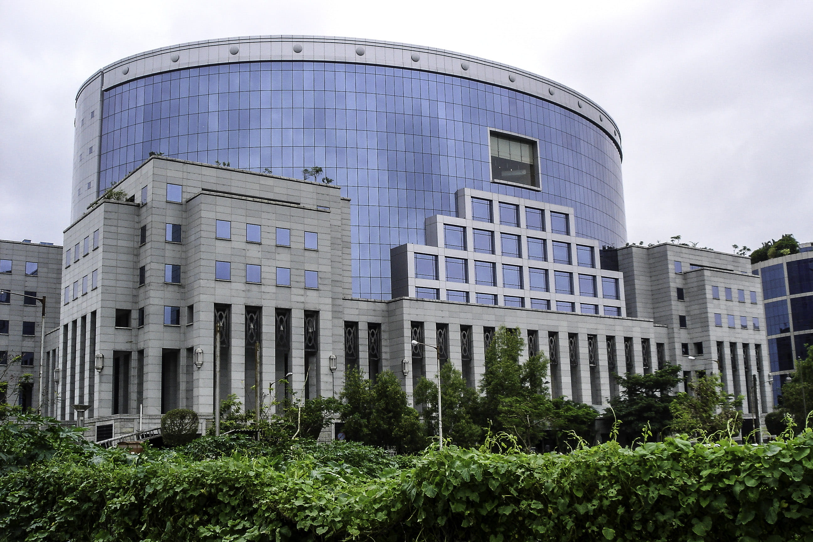 urban Scene, glass - material, office building exterior, complex, bandra-kurla, built Structure, financial district, business, city, modern, architecture, HD Wallpaper
