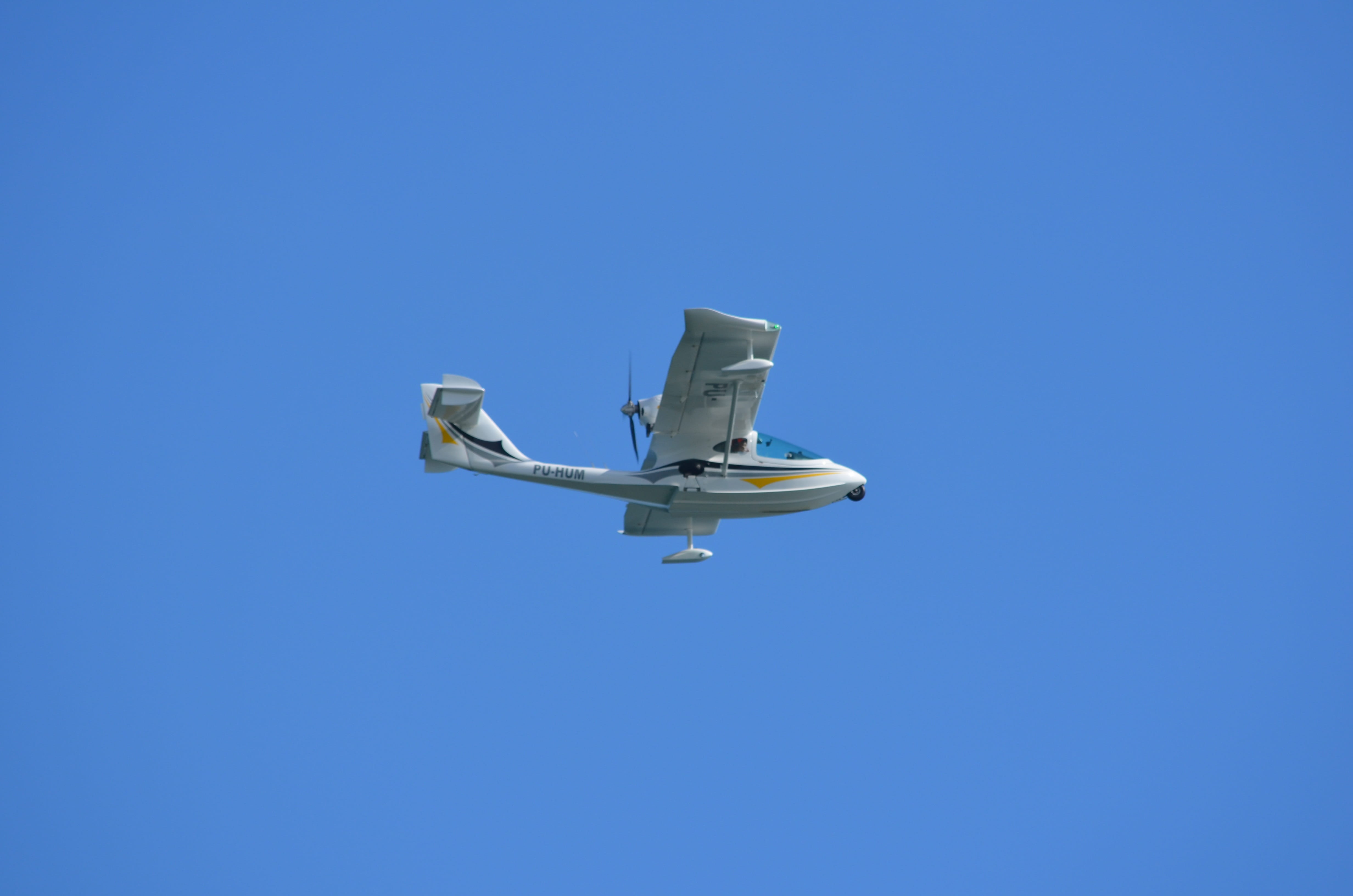 fly, low angle view, transportation, mid-air, mode of transportation, Sky, copy space, air, travel, clear sky, on the move, flying, 4K, single object, HD Wallpaper