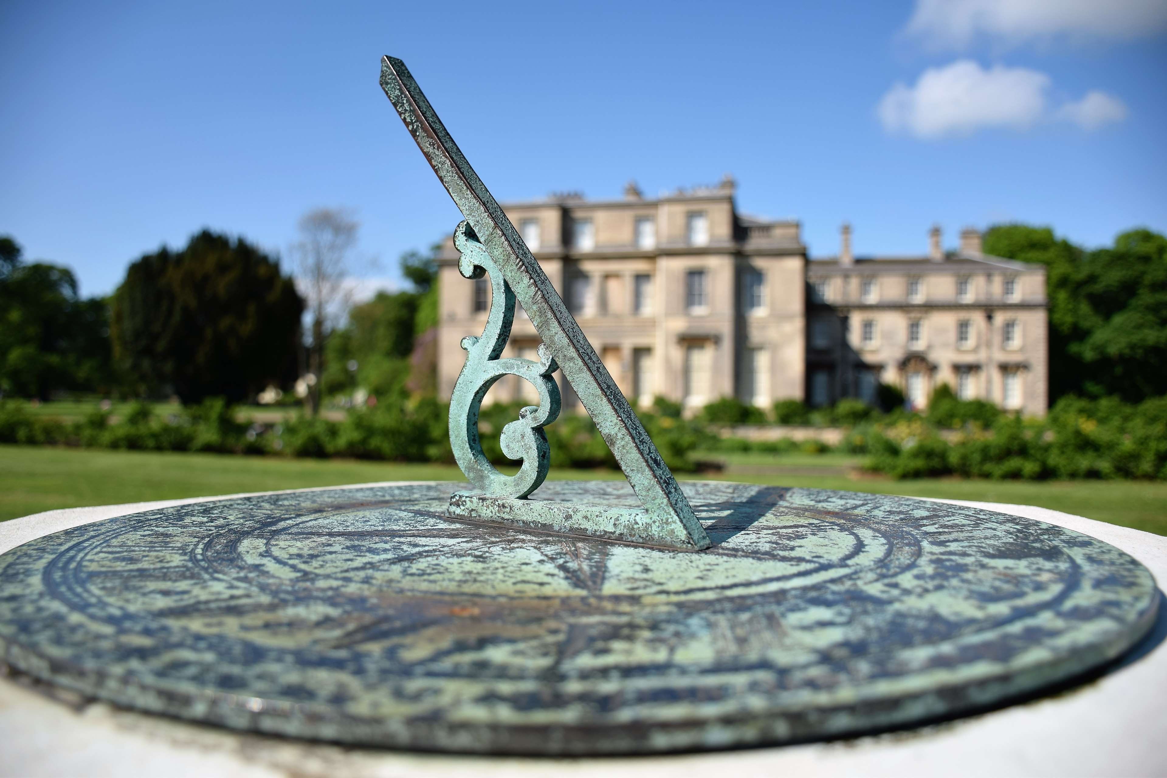 sundial, design, history, no people, building exterior, nature, 4K, blue, close-up, instrument, architecture, outdoors, built structure, time, art and craft, HD Wallpaper