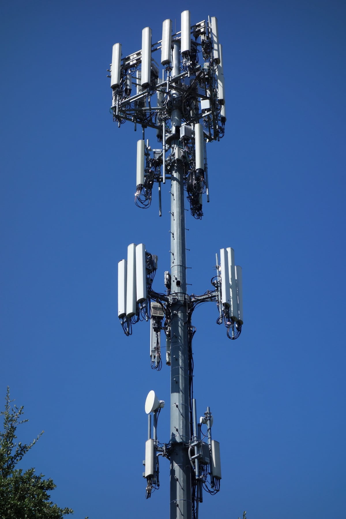 sub6, cellular, mmWave, cell tower, 720P, tech, network, smartphone, broadband, dials, cellphone, internet, clear sky, Phone HD Wallpaper