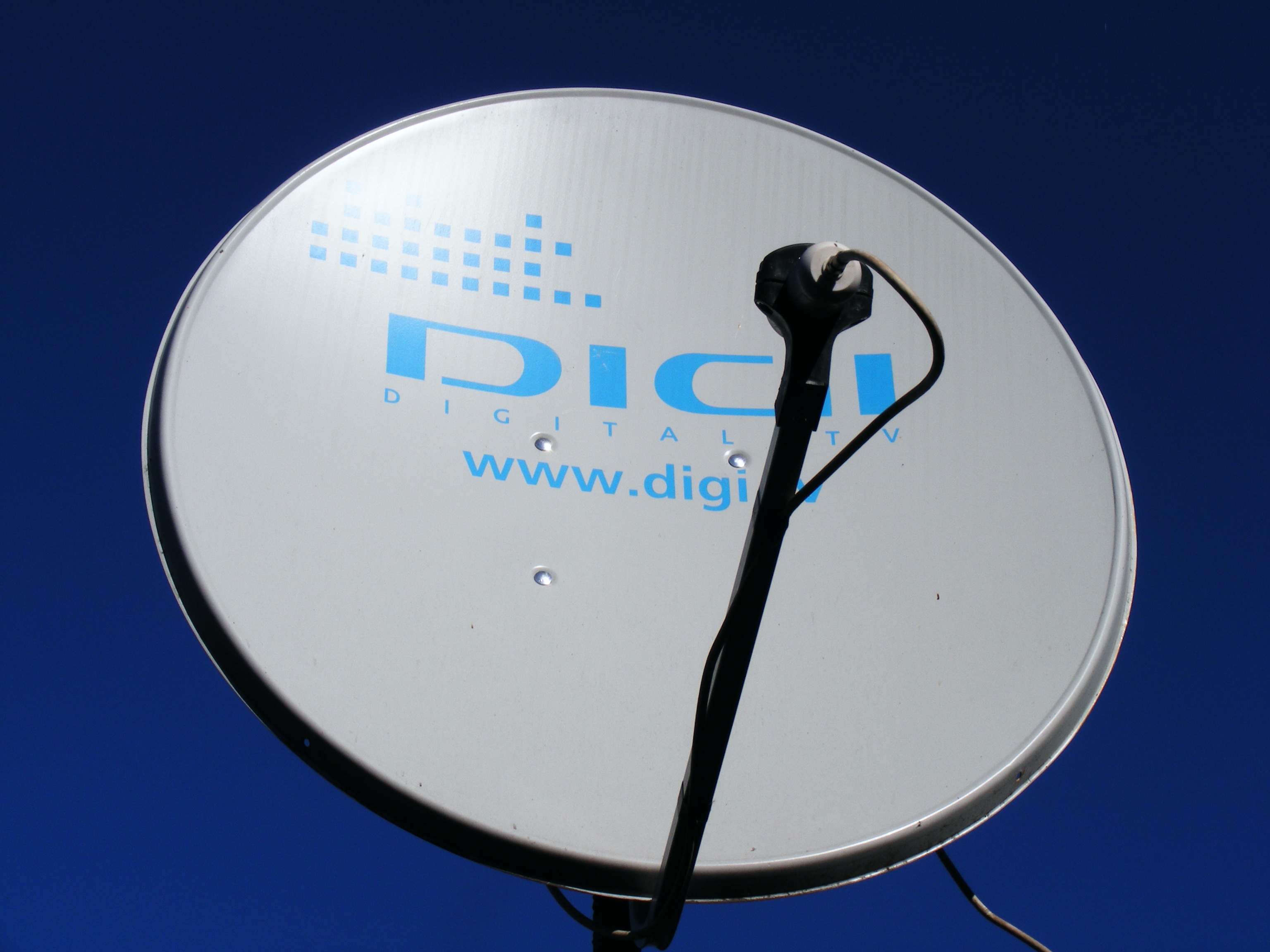 radar, receiver, dish, transmit, low angle view, human representation, broadband, day, television, communication, broadcast, close-up, circle, satellite, HD Wallpaper