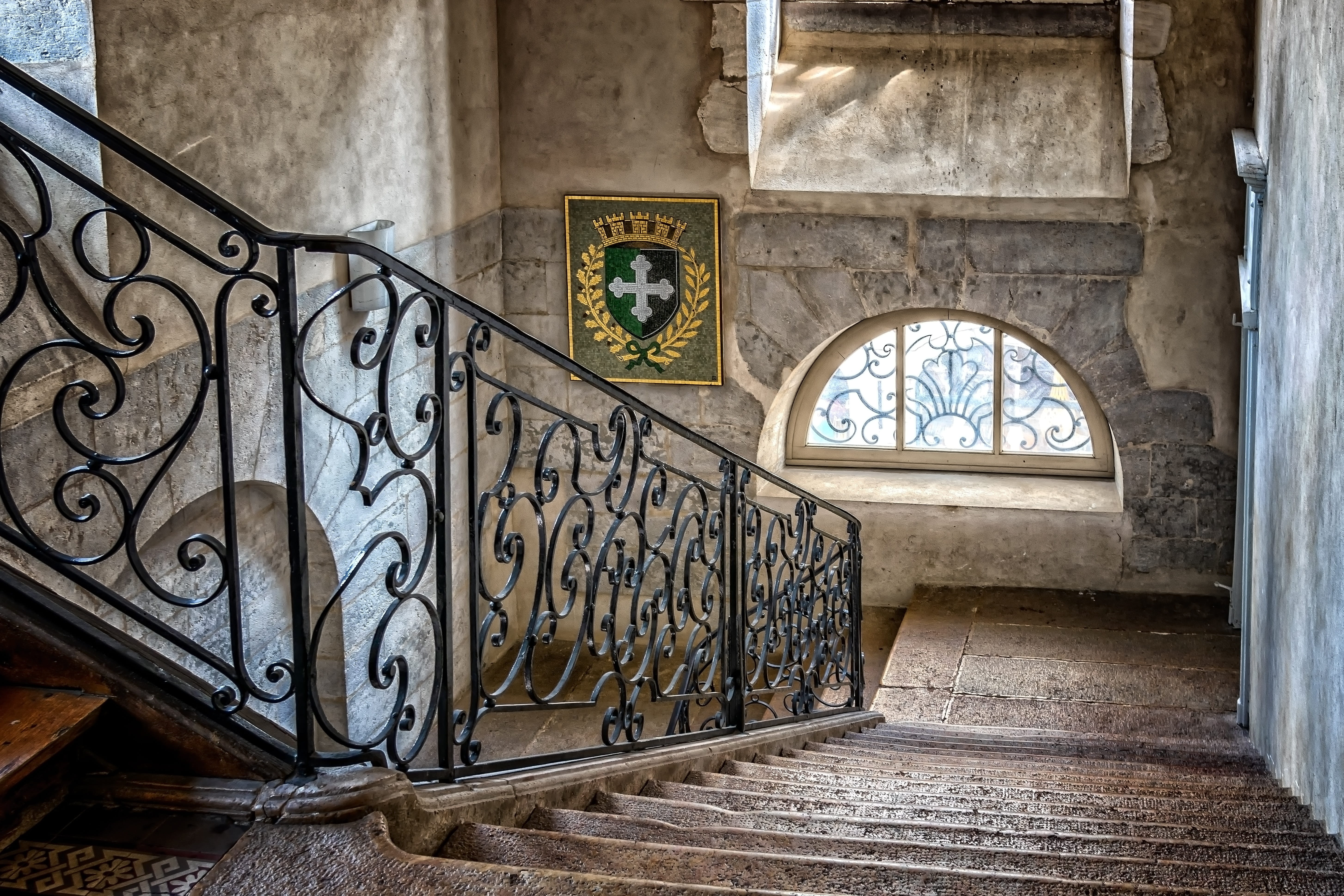 staircase, treppengeländer, broadband, art and craft, 5K, descent, day, architecture, pforphoto, old, flooring, wall - building feature, door, building, HD Wallpaper