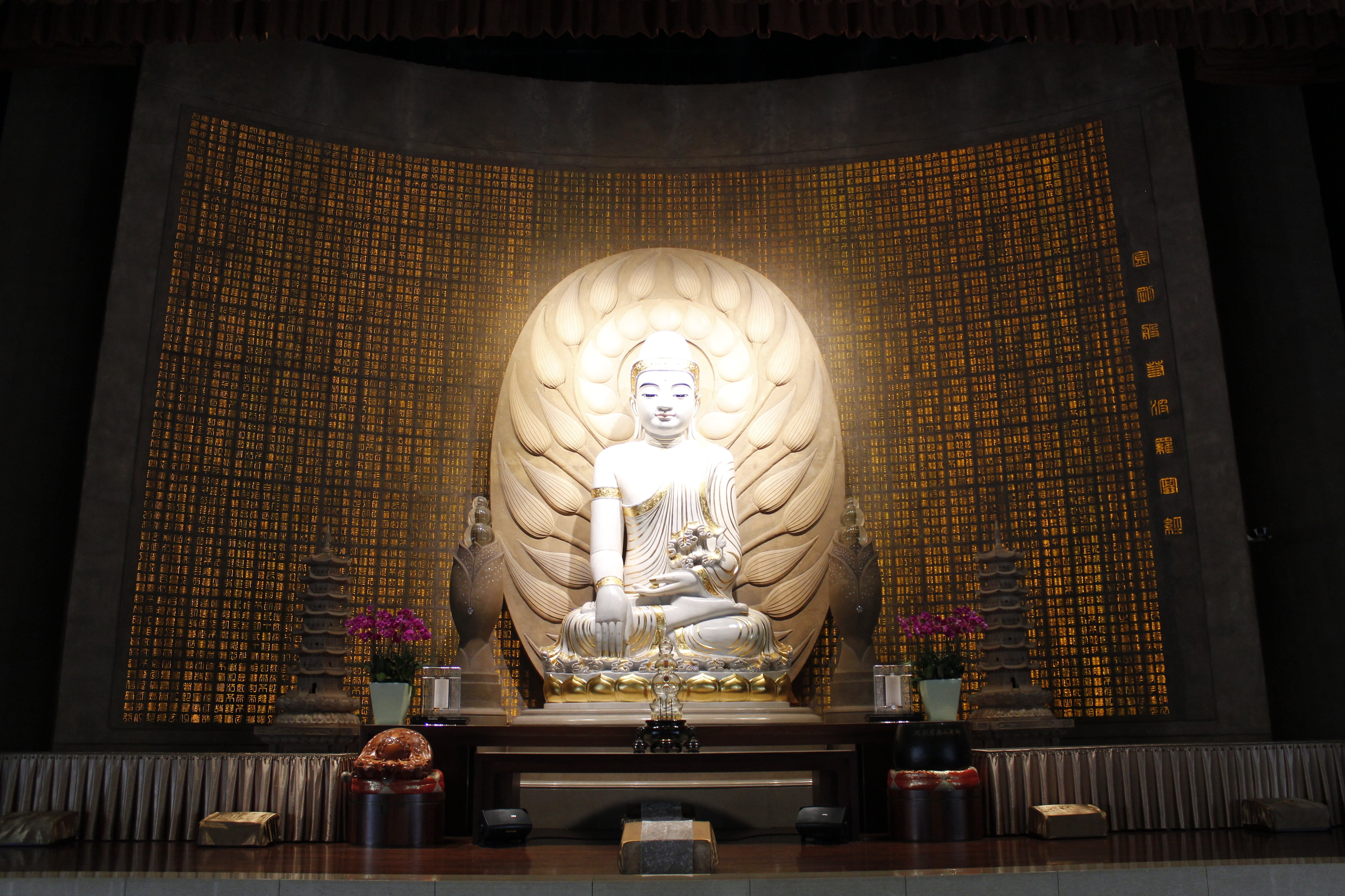 buddha statues, fo guang shan, creativity, 5K, built structure, sculpture, religion, building, altar, belief, statue, indoors, representation, no people, HD Wallpaper