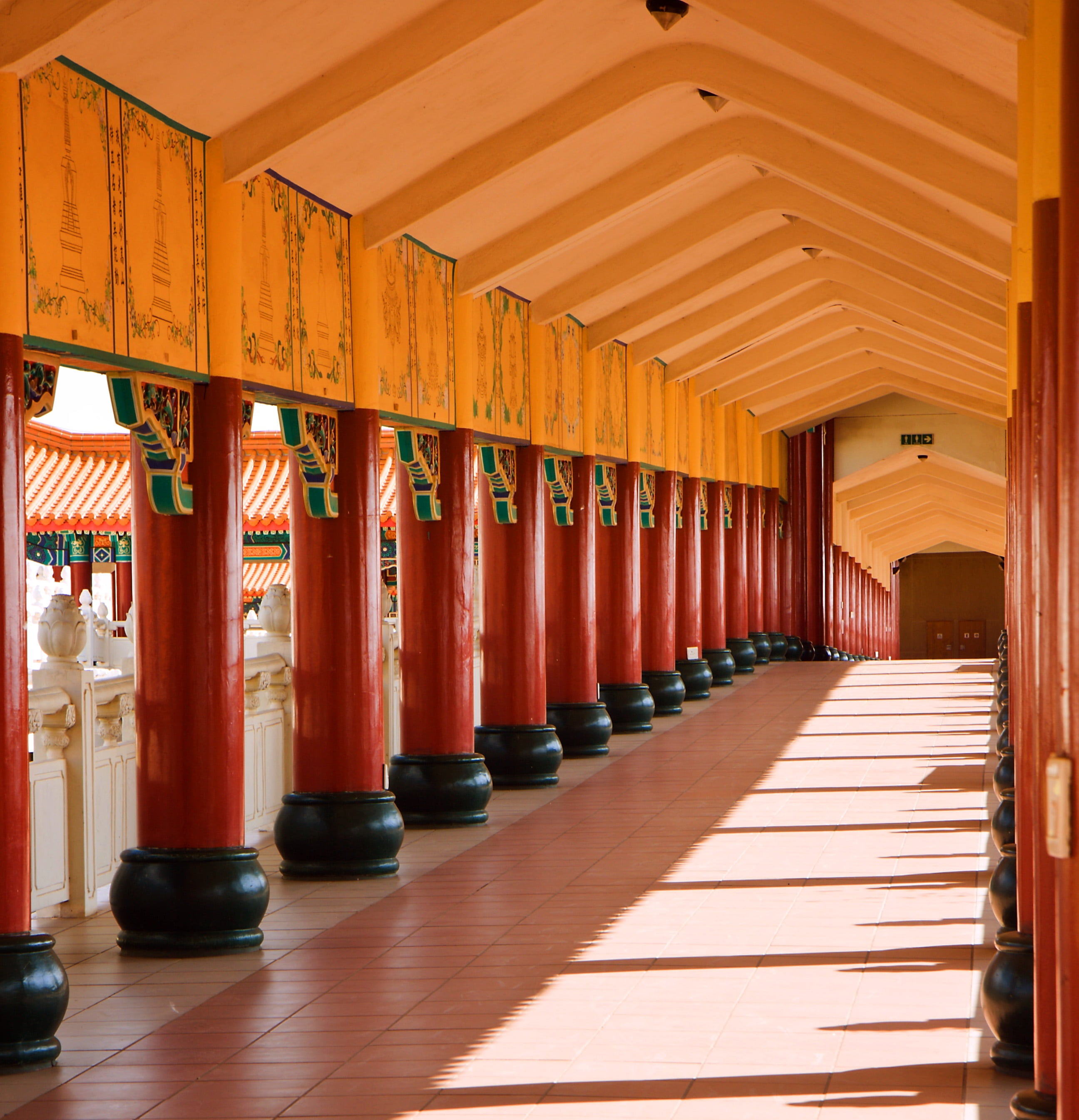 temple, belief, religion, culture, tourism, worship, religious, spirituality, walkway, nan hua temple, no people, buddhism, 2K, fo guang shan, corridor, Phone HD Wallpaper