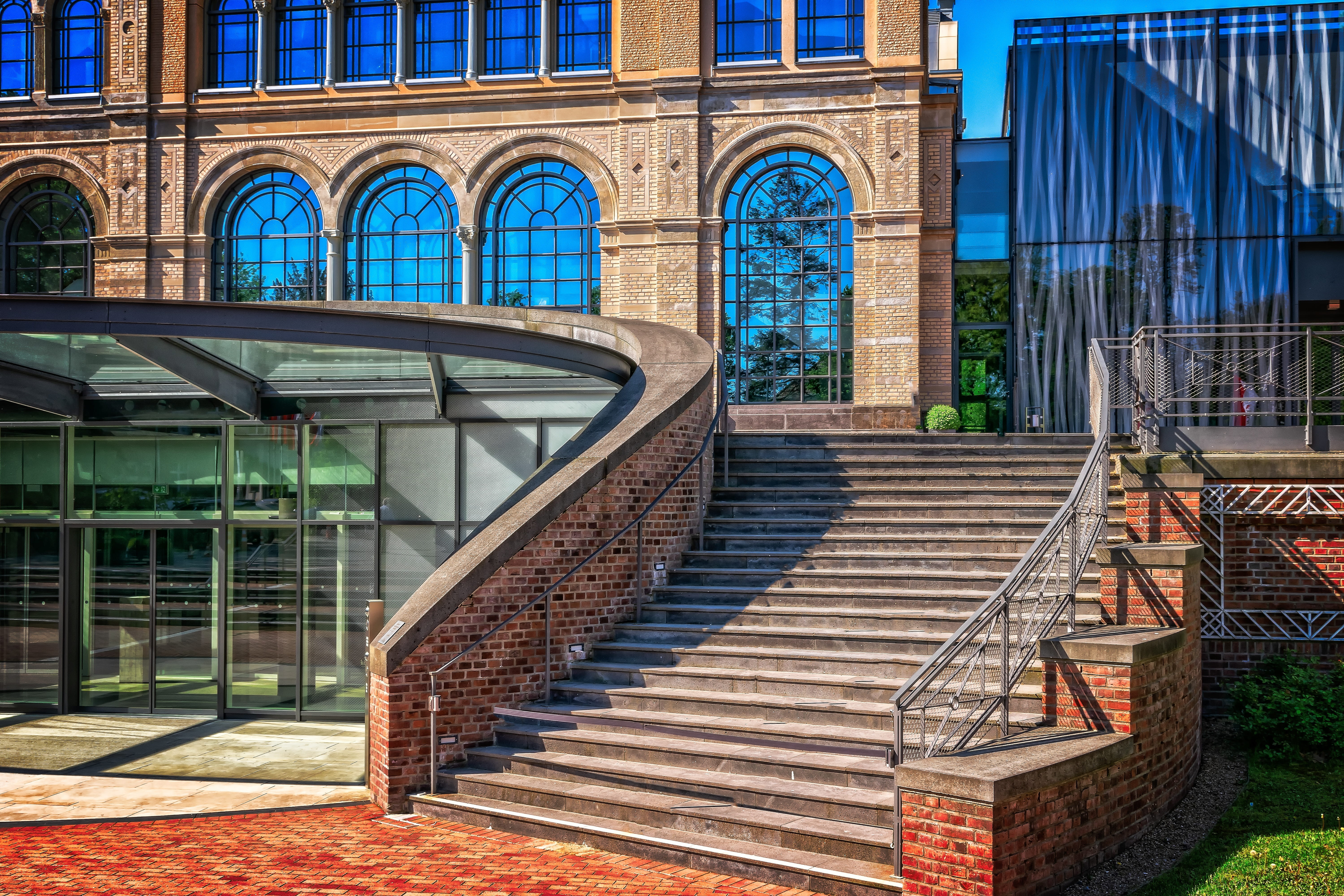 daytime, gradually, nature, glass, tree, outdoors, door, reflection, building, 5K, day, stairs, modern, no people, window, staircase, railing, empty, upward, HD Wallpaper