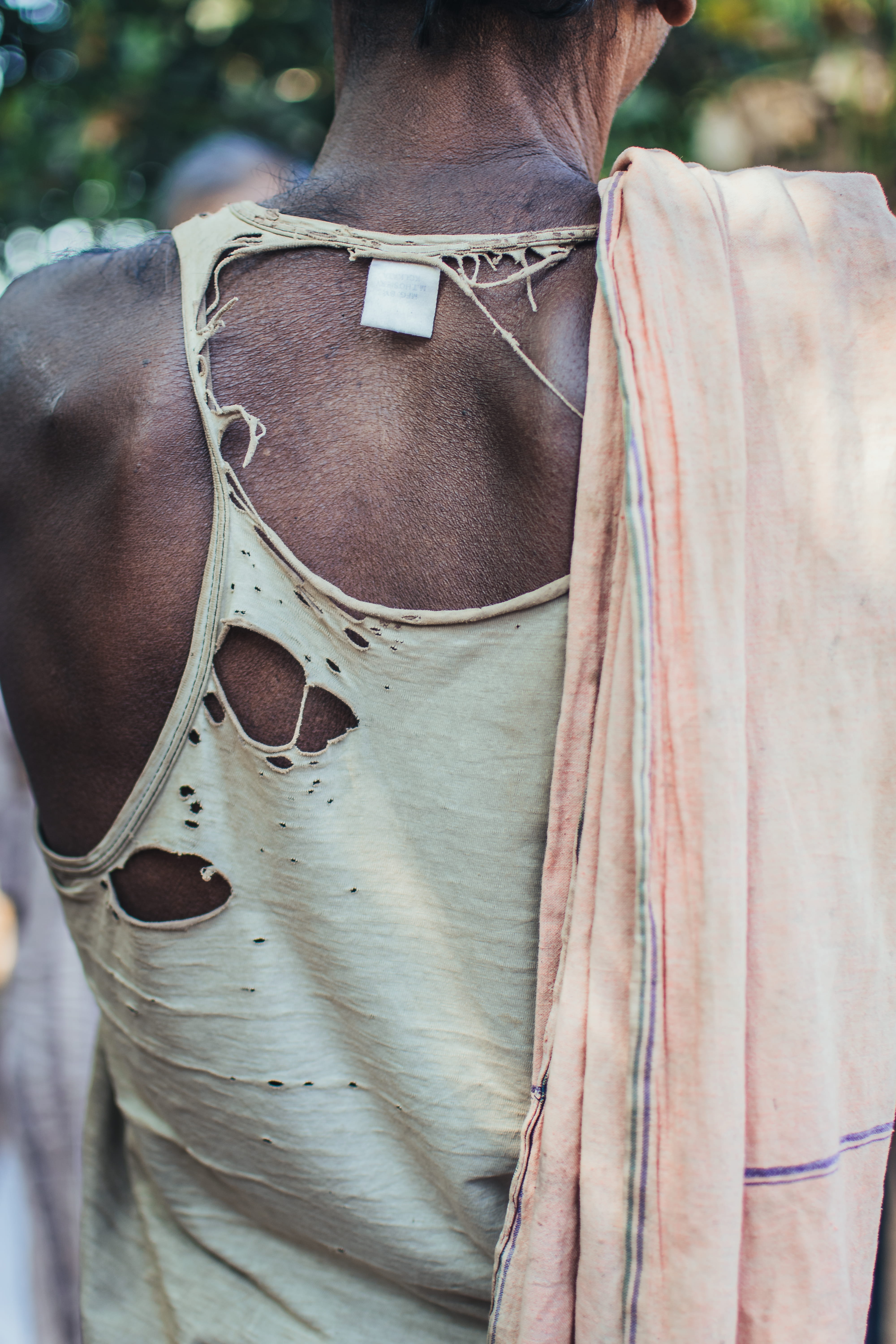 color, jewelry, decoration, lifestyles, fo, fashion, traditional, style, distressed, one person, rear view, outdoors, clothes, midsection, wearing, white, Phone HD Wallpaper