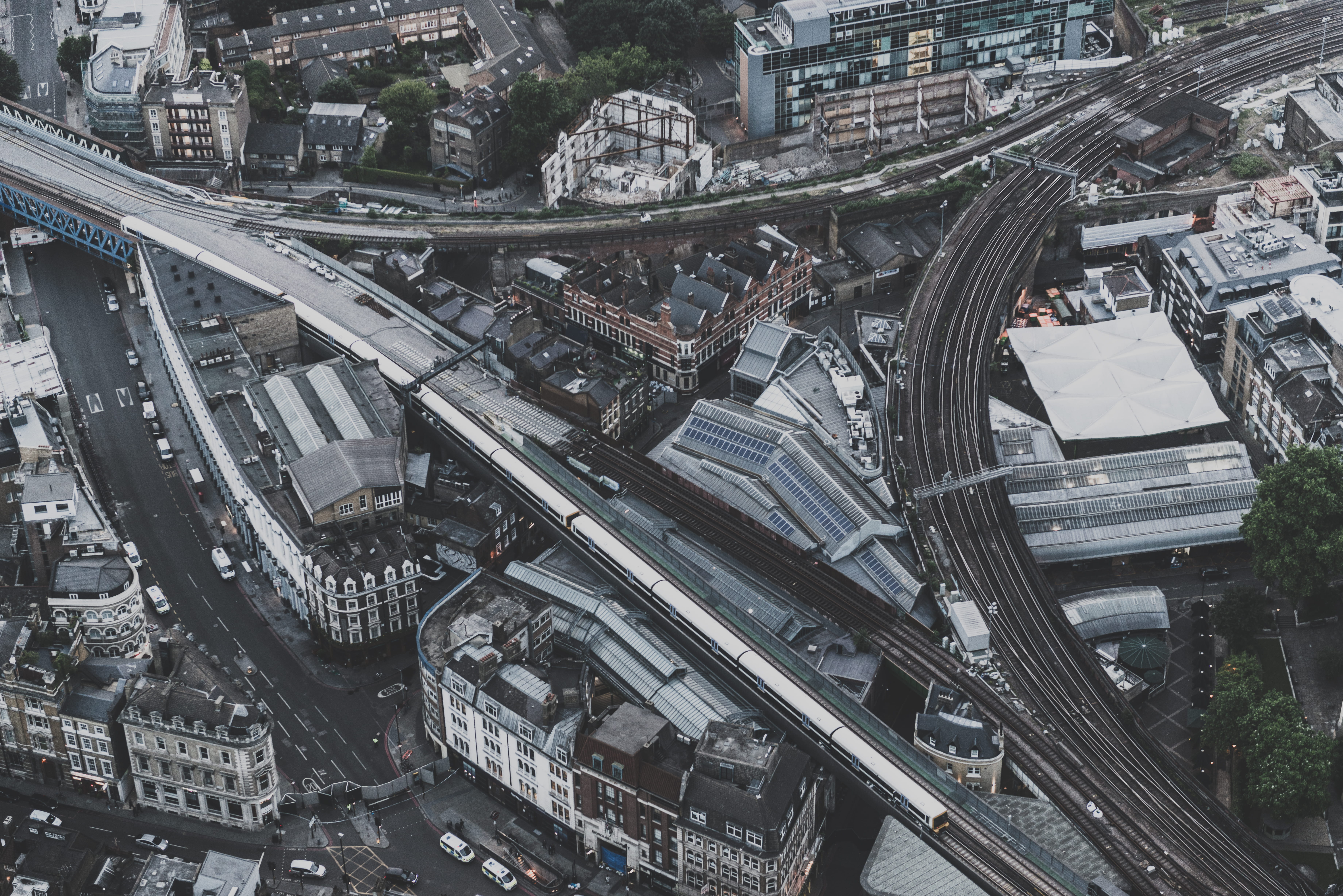 train, cars, day, complexity, daytime, cityscape, building Exterior, high Angle View, outdoors, skyscraper, overpass, mode of transportation, downtown District, HD Wallpaper