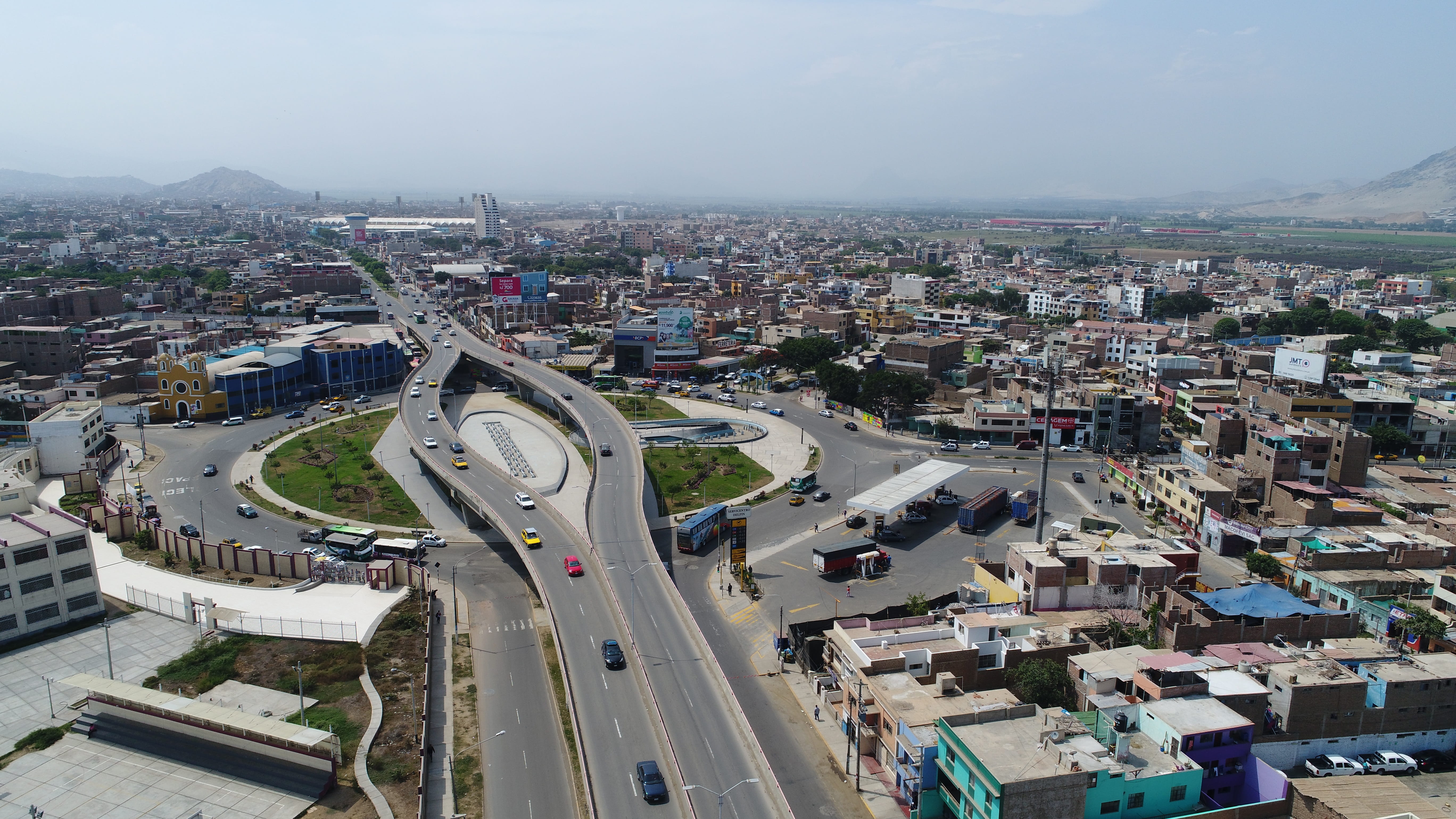 traffic, mode of transportation, no people, aerial View, elevated road, nature, building Exterior, street, Grau, architecture, motor vehicle, 5K, city, HD Wallpaper