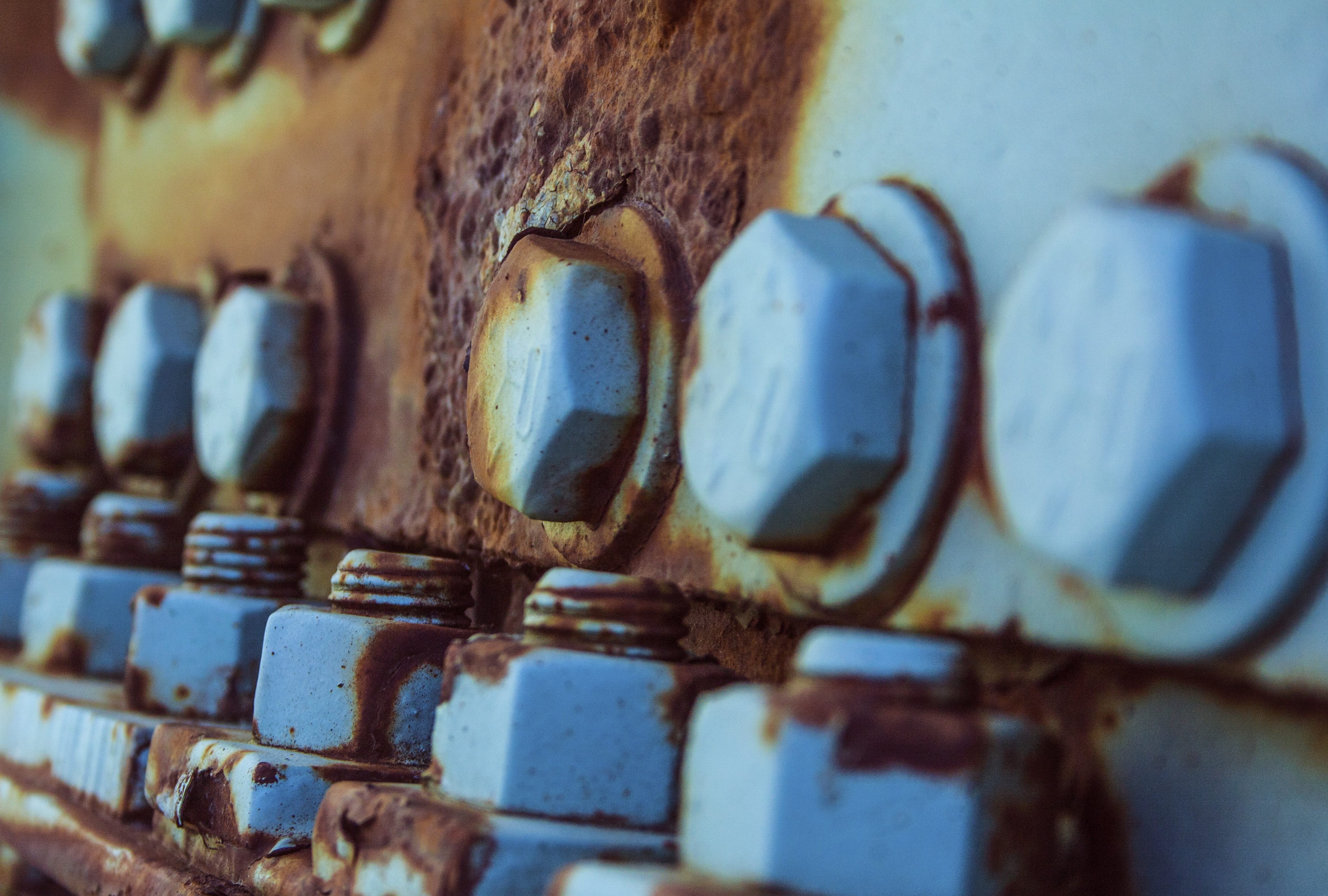 steel, industry, day, wall, 2K, selective focus, nut, turquoise, full frame, blue, close-up, damaged, brick wall, iron, no people, deterioration, backgrounds, HD Wallpaper