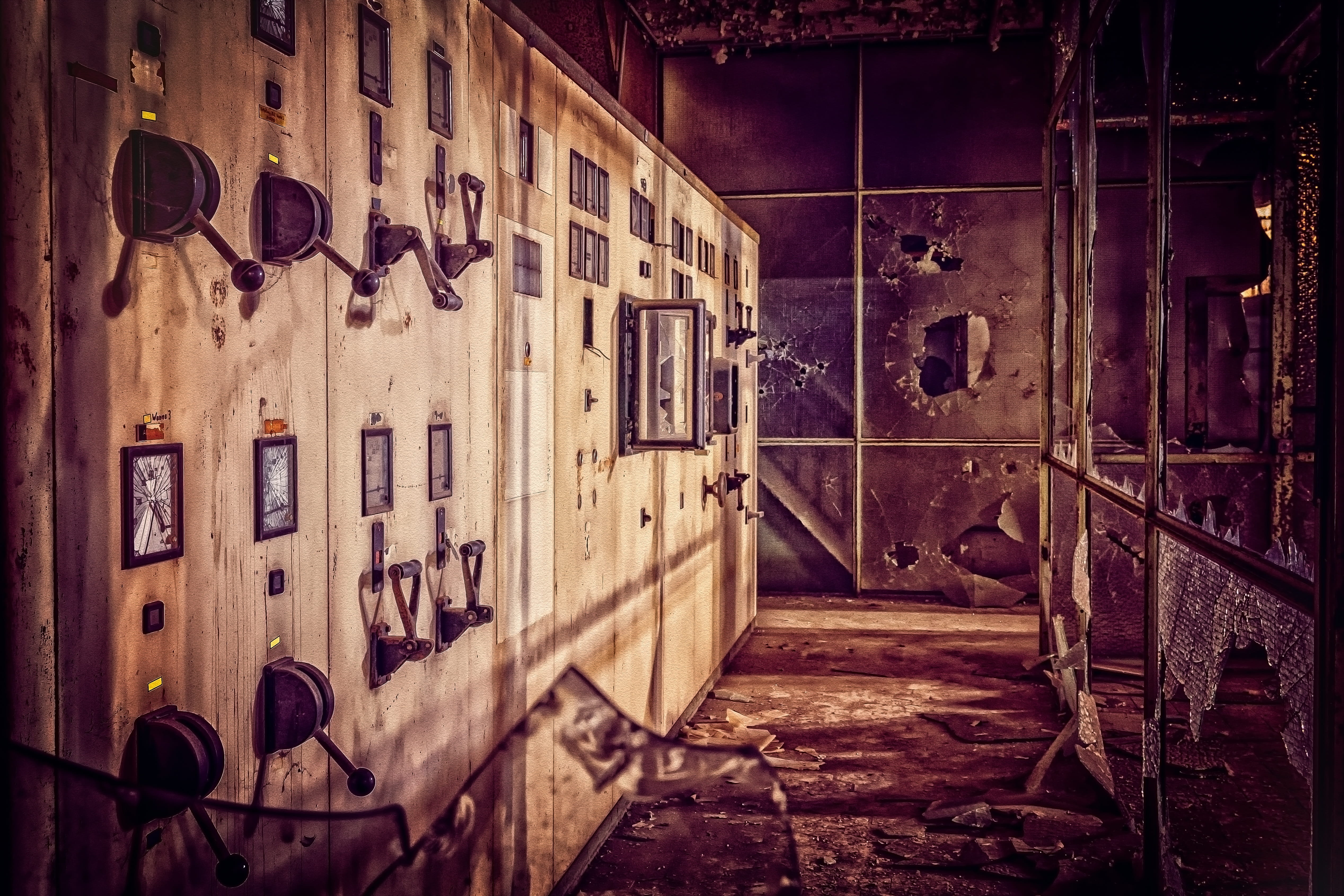 past, abandoned places, damaged, dilapidated, switch, built structure, 4K, abandoned, day, wood - material, glass, door, break up, old, elektrik, run-down, HD Wallpaper