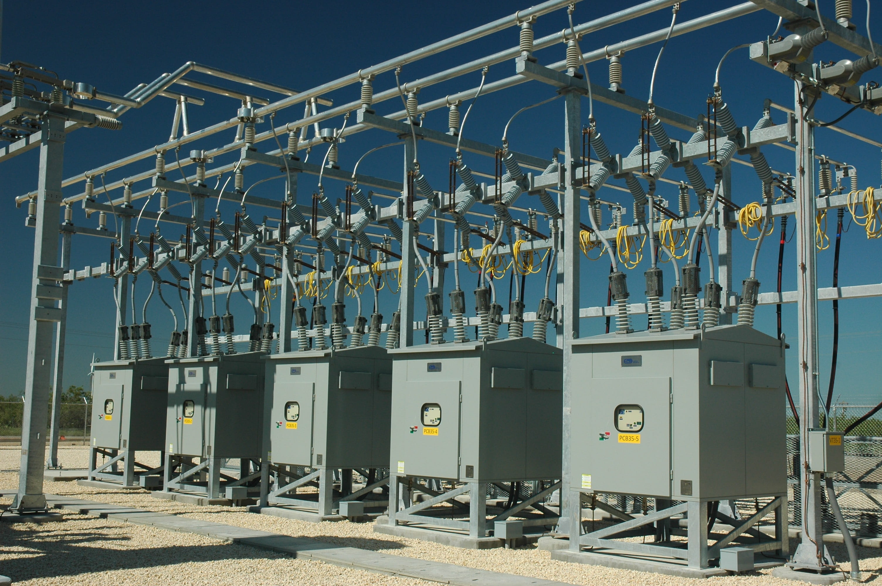 blue, electrical equipment, industrial equipment, sky, metal, no people, electricity, clear sky, day, built structure, disjuntor media tensao, fuel and power generation, HD Wallpaper