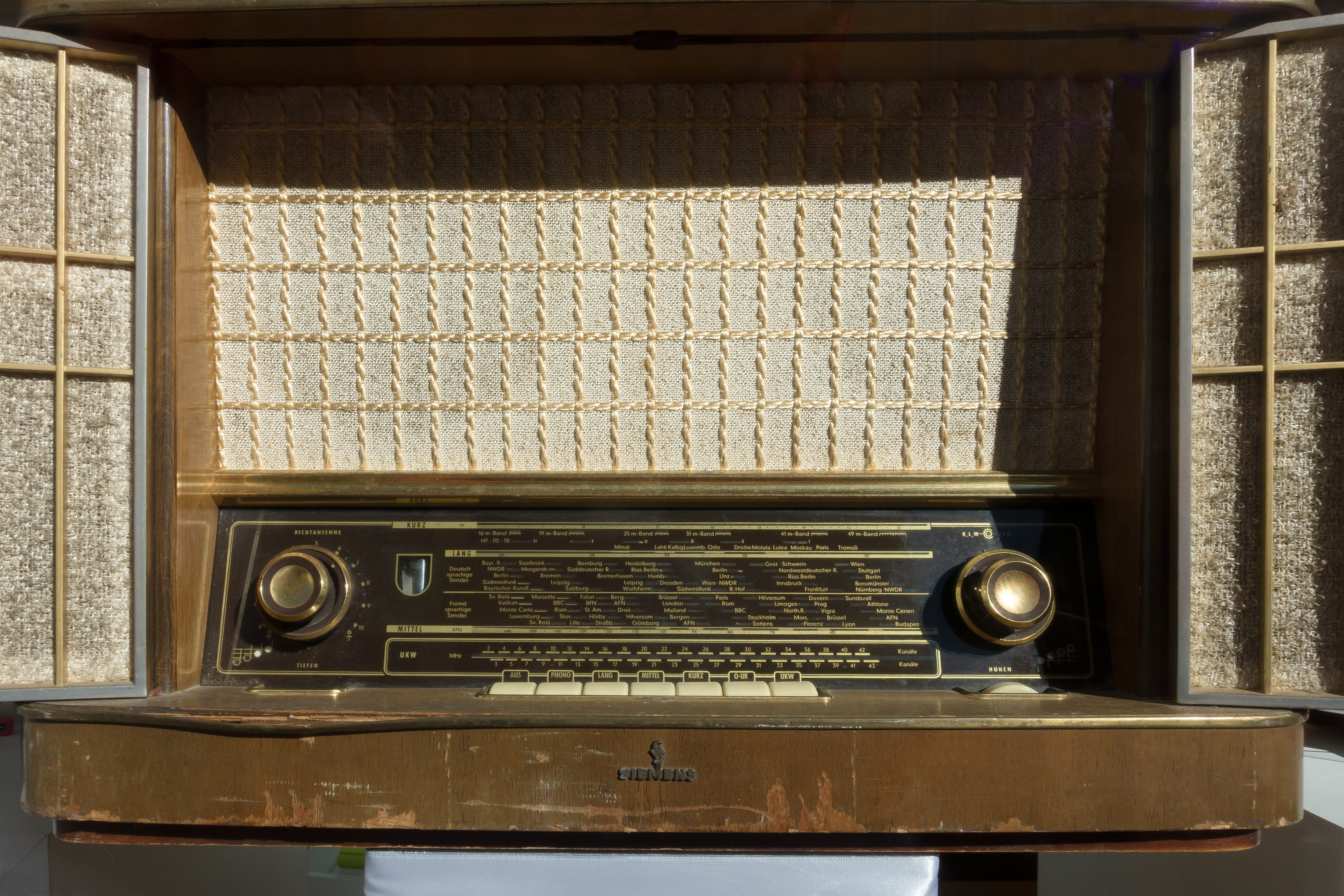 5K, antique, classic, no people, still life, retro styled, single object, audio cabinet, the past, technology, german, music, gray, old, history, analog, HD Wallpaper