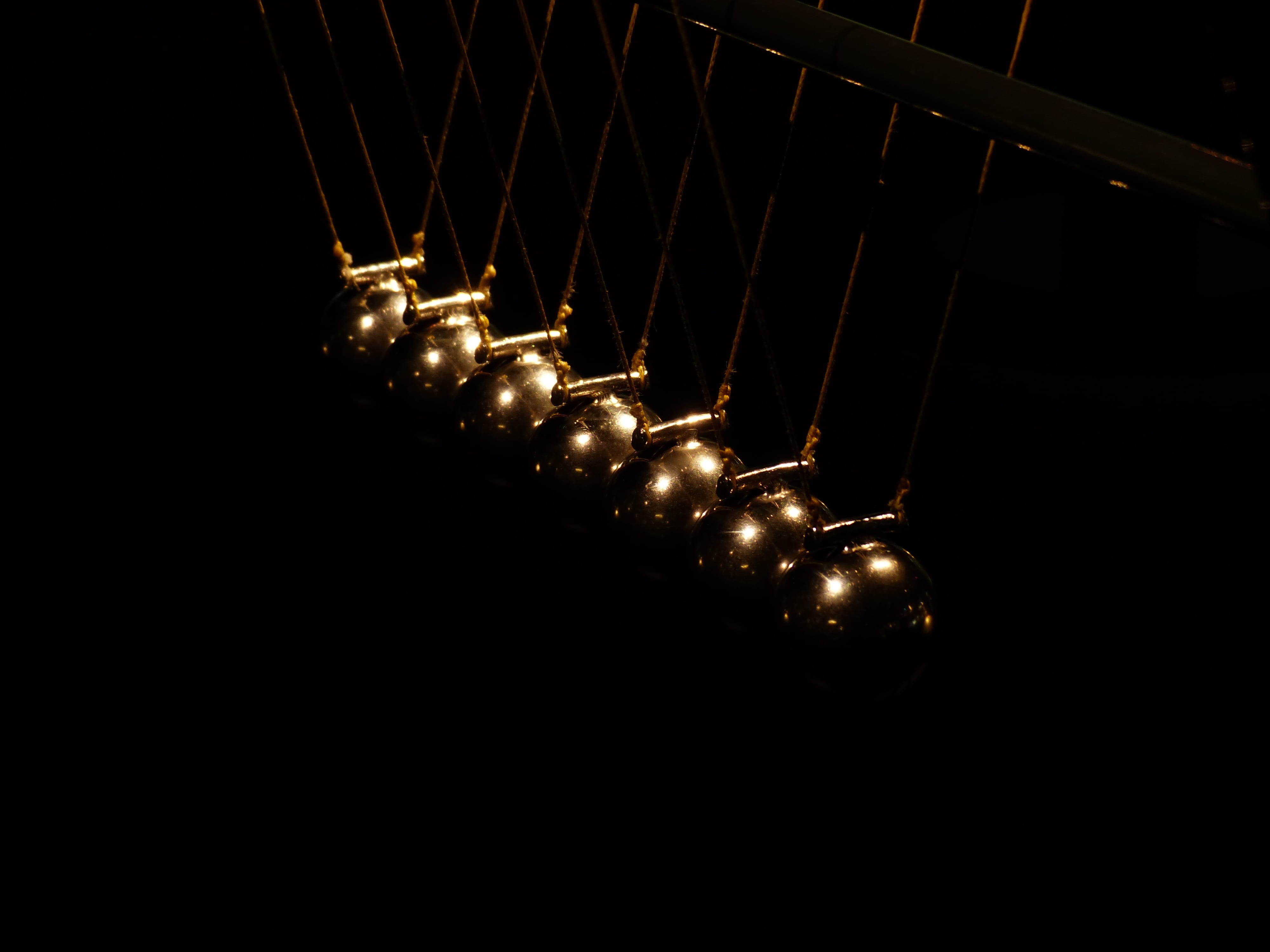light, studio shot, elastic joints, newton cradle, decoration, click clack, spherical ball, dark, light - natural phenomenon, momentum conservation, shock, HD Wallpaper