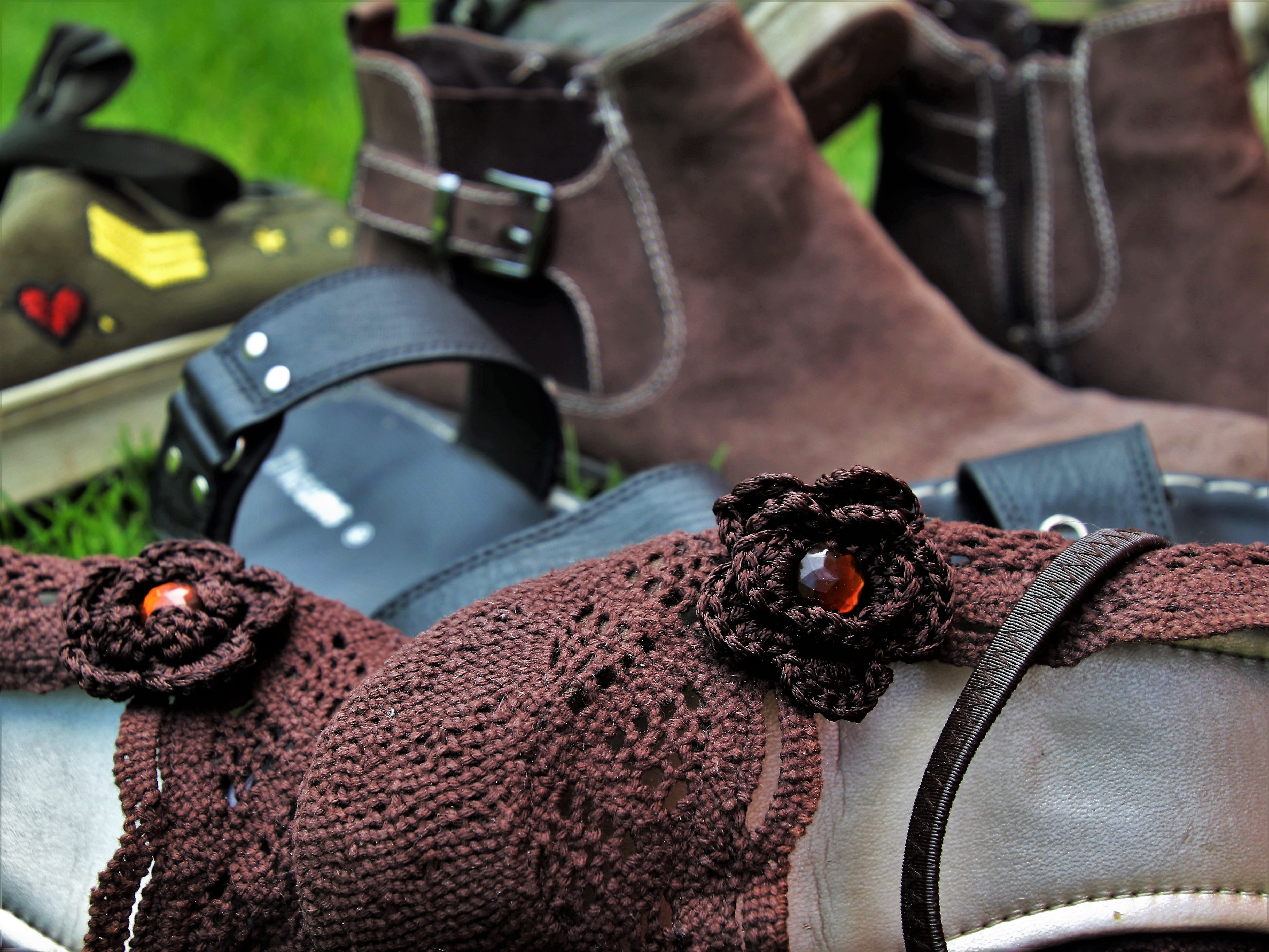 still life, no people, footwear, transportation, style, shoes, focus on foreground, dirty, clip, day, sole, worn out, slider, skin, pets, lacy, wear, animal head, HD Wallpaper