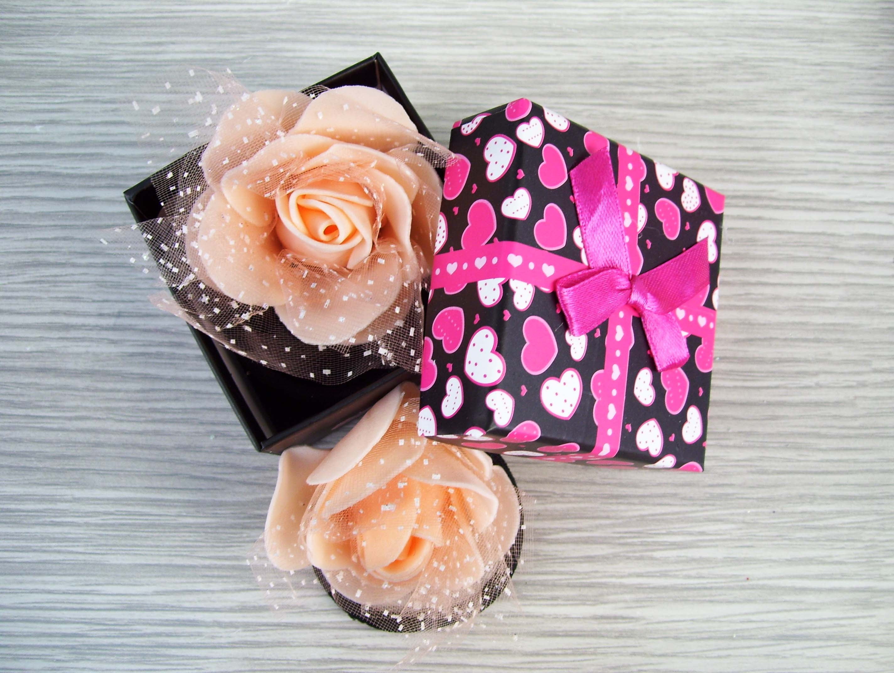 flower, indulgence, two, peach, elastic, indoors, baked, ready-to-eat, colored, shop, black, rose, food and drink, decoration, temptation, nice, freshness, HD Wallpaper