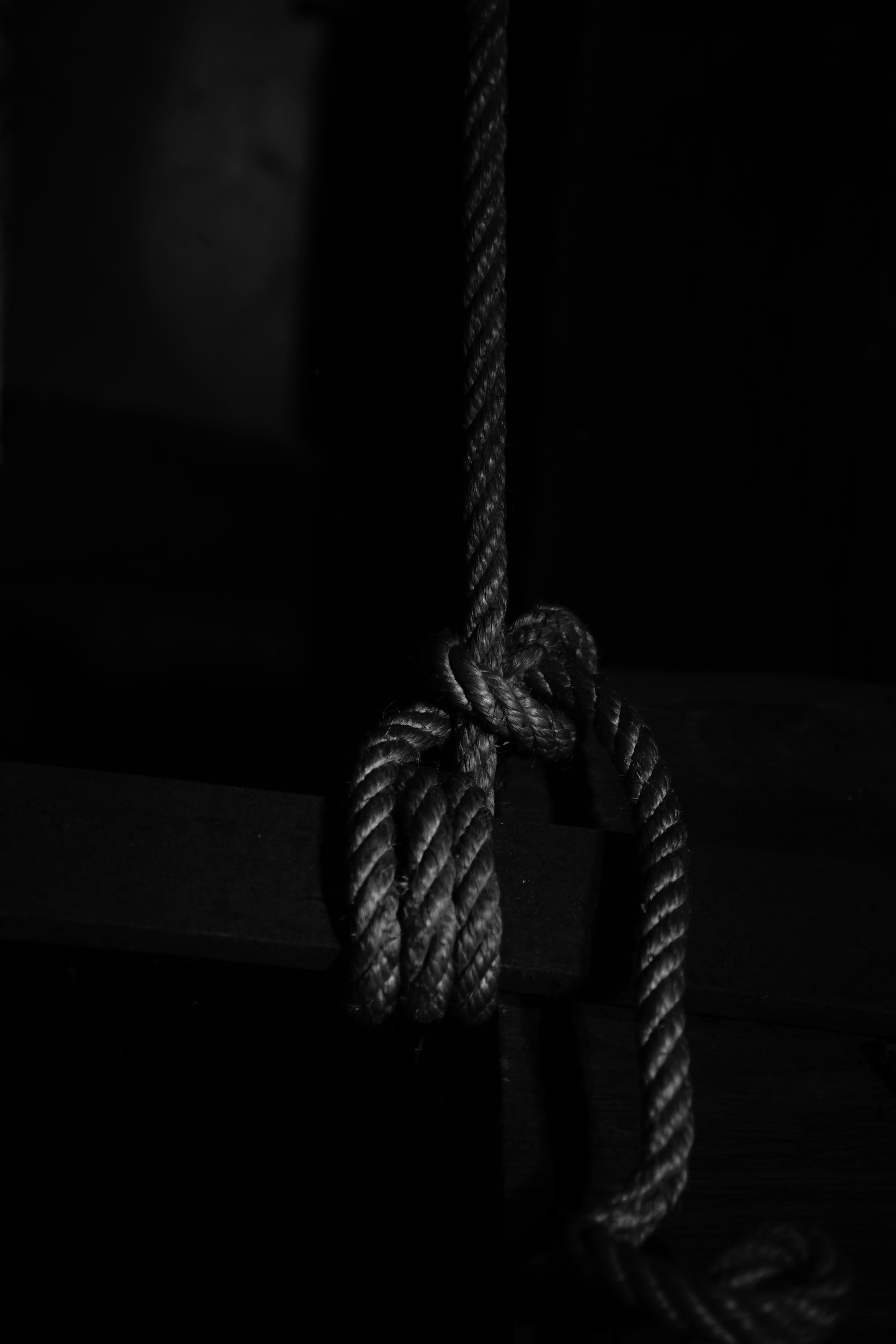 studio shot, no people, knot, strength, copy space, structure, tied up, black background, indoors, dark, hanging, connection, wood - material, single object, Phone HD Wallpaper