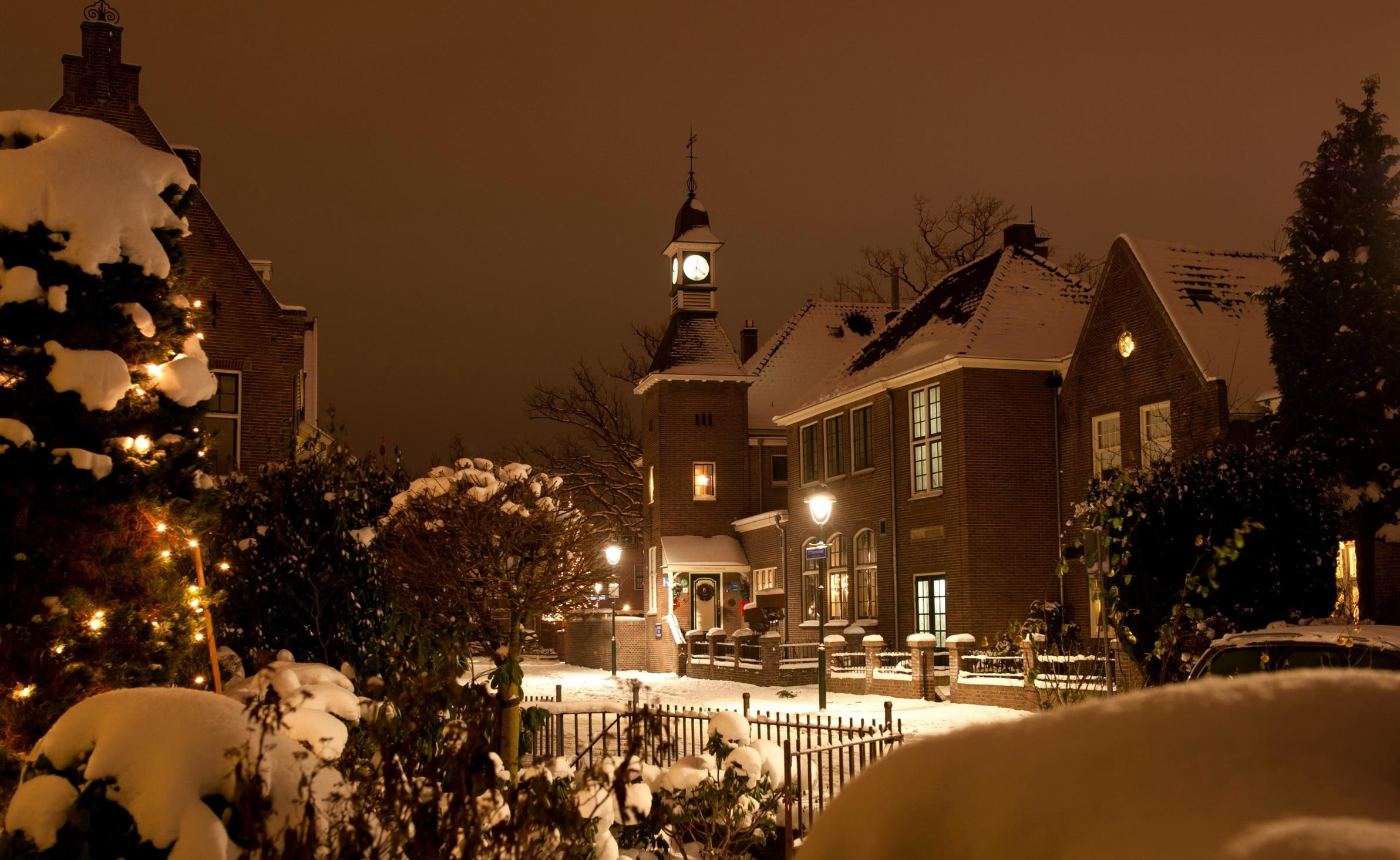 winter, snow, house, brown, night, lights, winter night, nature and landscapes, small, 1080P, town, courthouse, in small, concrete, HD Wallpaper