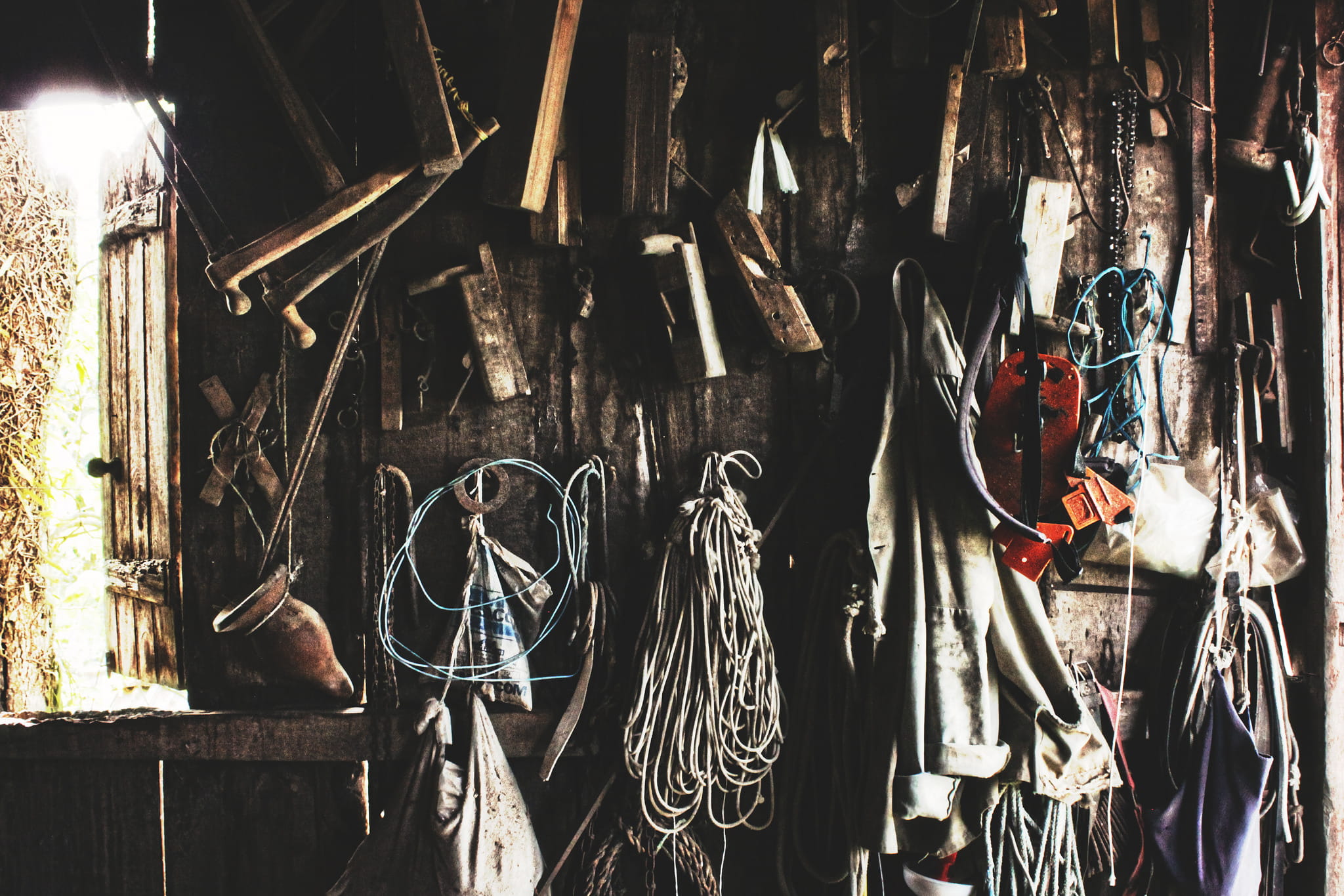 variation, wood - Material, wall - building feature, old, workshop, large group of objects, representation, choice, wall, indoors, architecture, abundance, HD Wallpaper