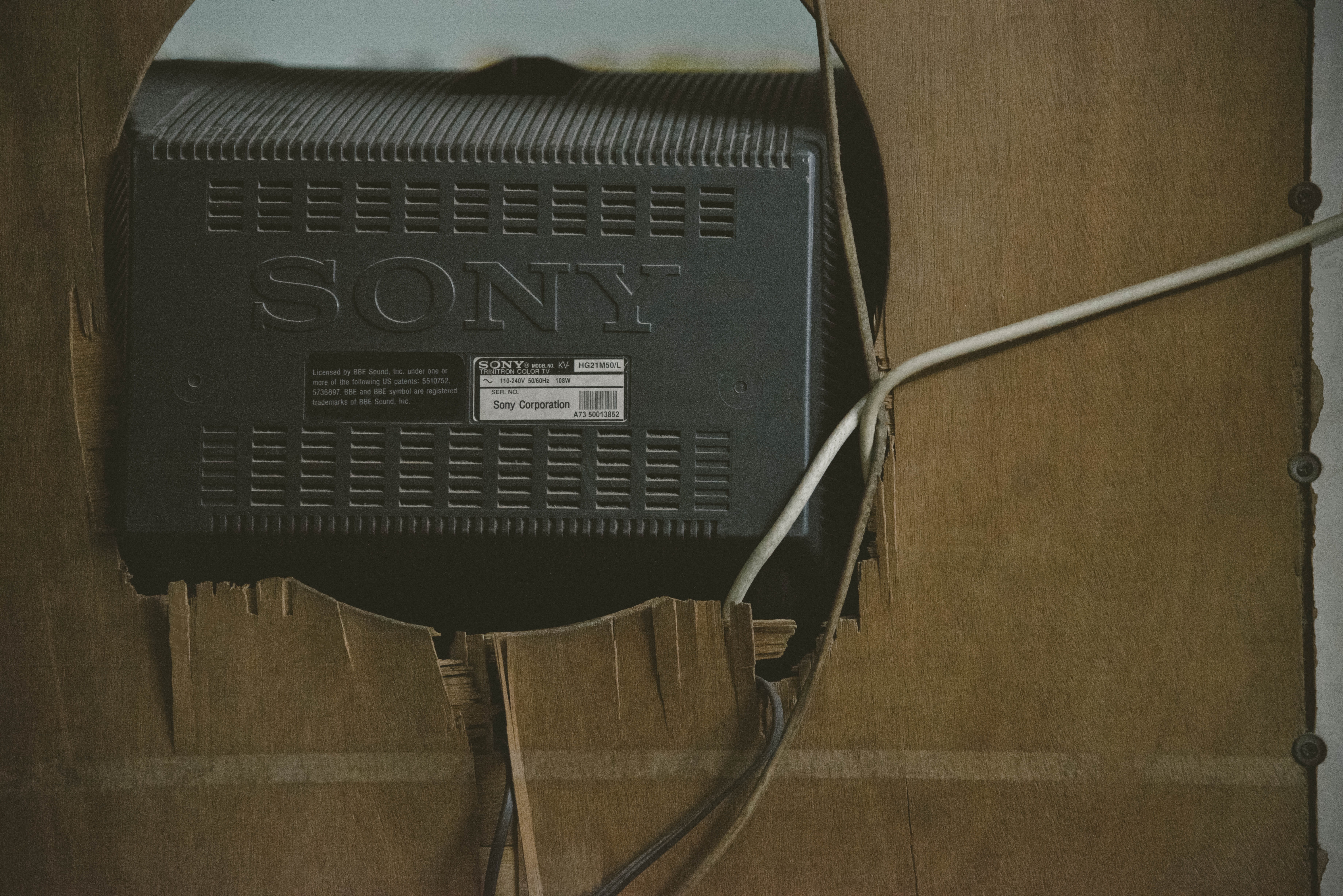 western script, mouse, no people, day, server, appliance, sony, music, close-up, screen, wall - building feature, table, equipment, adapter, audio speaker, HD Wallpaper