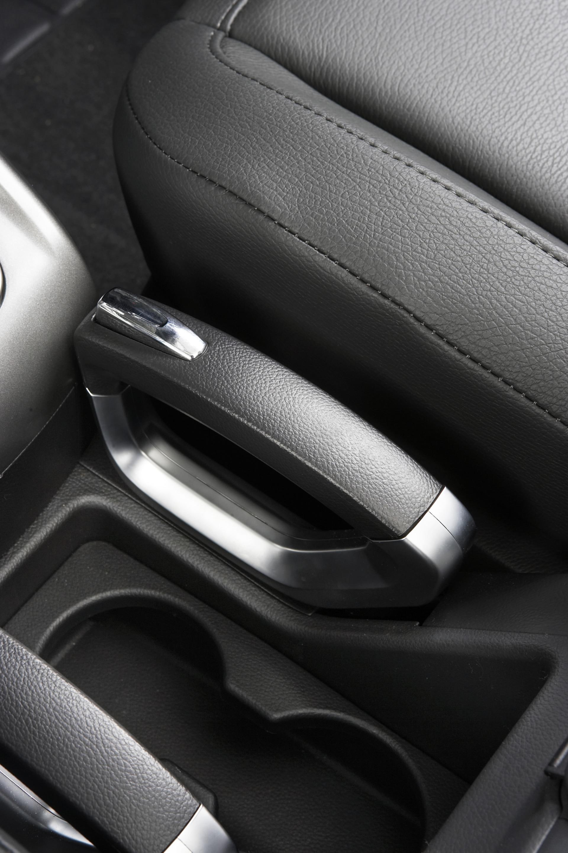 captiva, land vehicle, safety, holden, control, vehicle seat, protection, leather, no people, car interior, luxury, indoors, travel, black color, 2K, seat belt, Phone HD Wallpaper