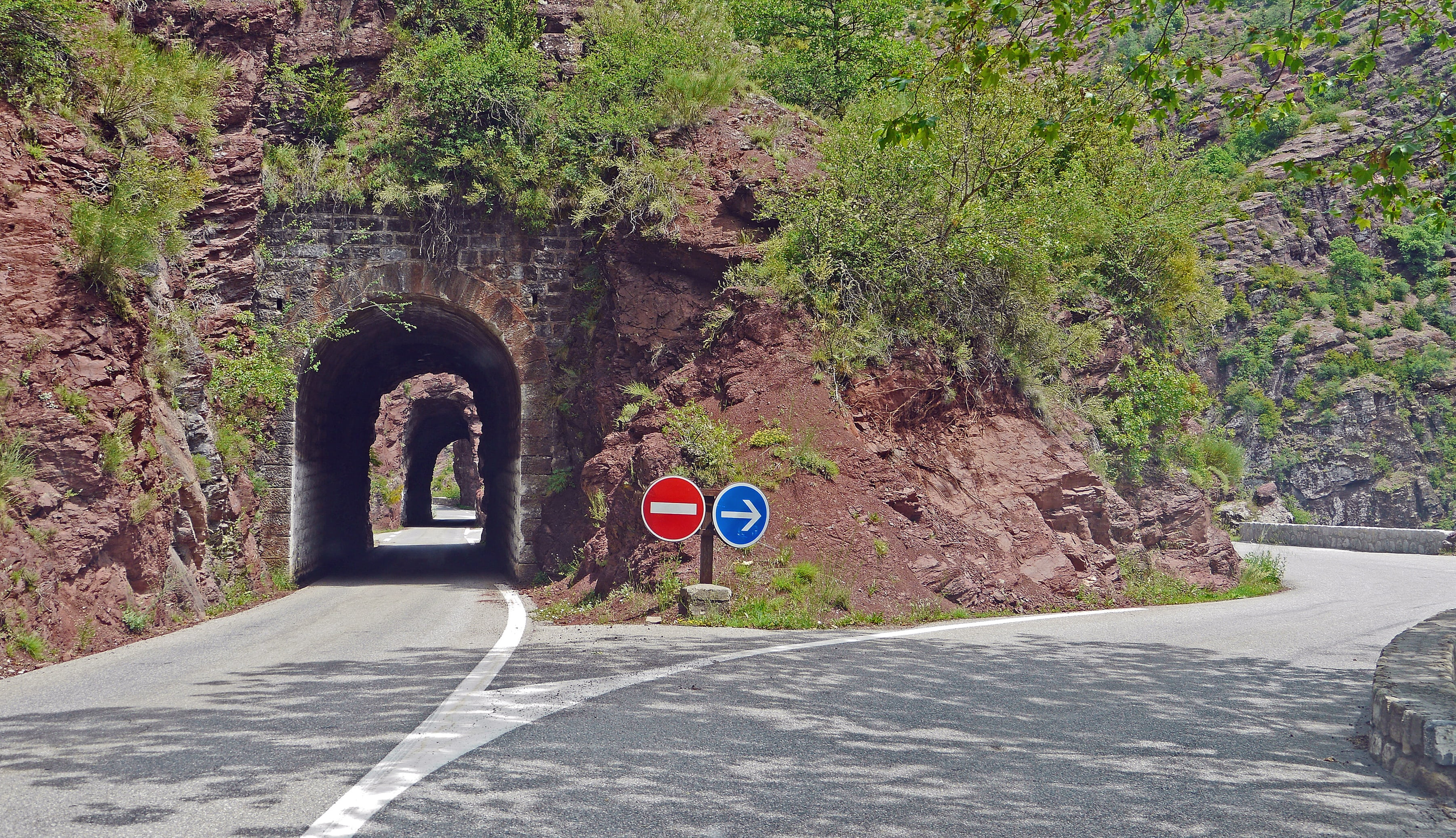 gray, steep, traffic management, road sign, transportation, direction, road, diminishing perspective, mountains, daluis gorges, guidance, daytime, concrete, HD Wallpaper
