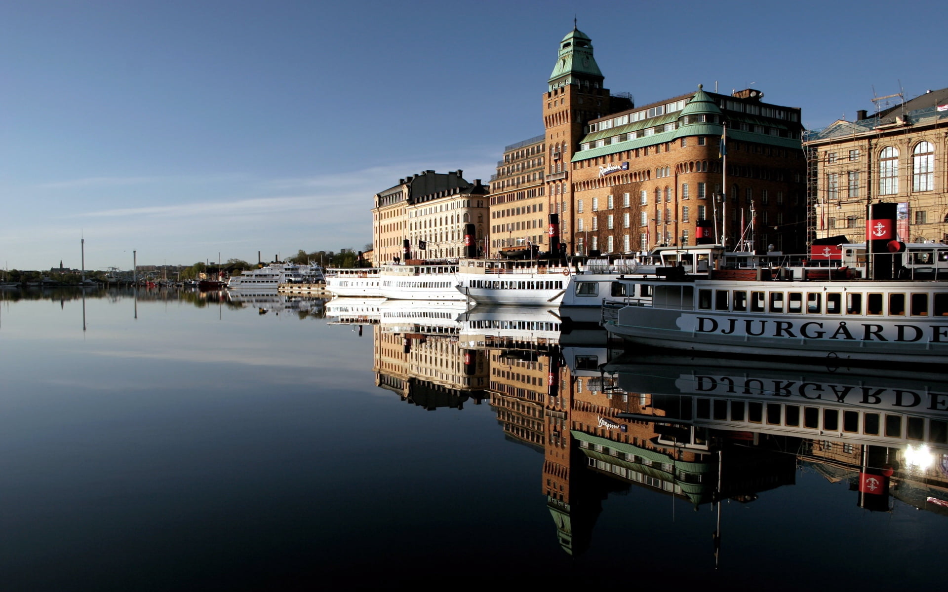 ships, lake, sky, jetty, building, cityscape, cultures, house, built Structure, mode of transportation, amsterdam, nautical Vessel, water, reflection, nature, HD Wallpaper