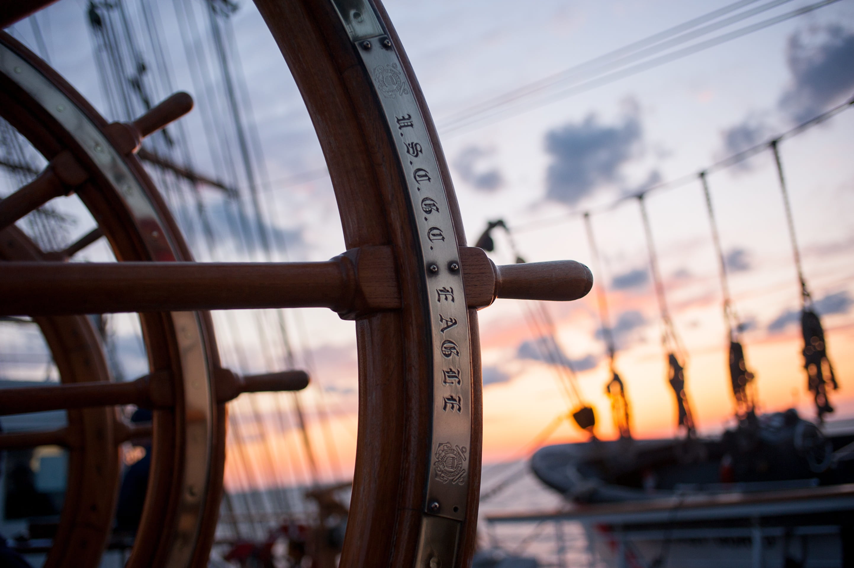 eagle, 2K, gray, sky, evening, wood - material, brown, wheel, cloud - sky, dusk, maritime, nautical, architecture, ships, travel destinations, nautical vessel, HD Wallpaper