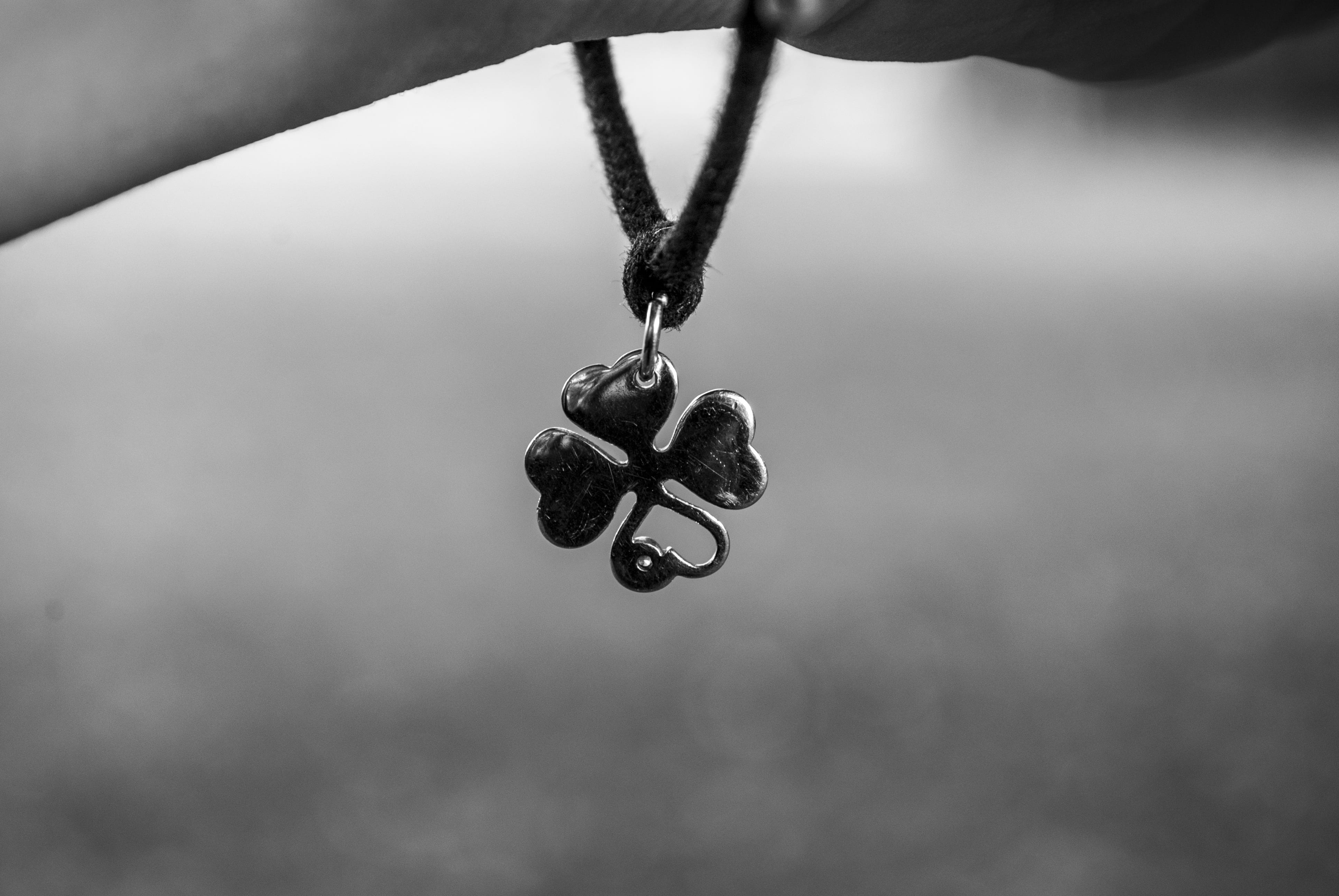rope, design, close-up, no people, nature, heart shape, black and white, chain, day, love, pendant, outdoors, happiness, pulley, jewelry, locket, 4K, hanging, HD Wallpaper