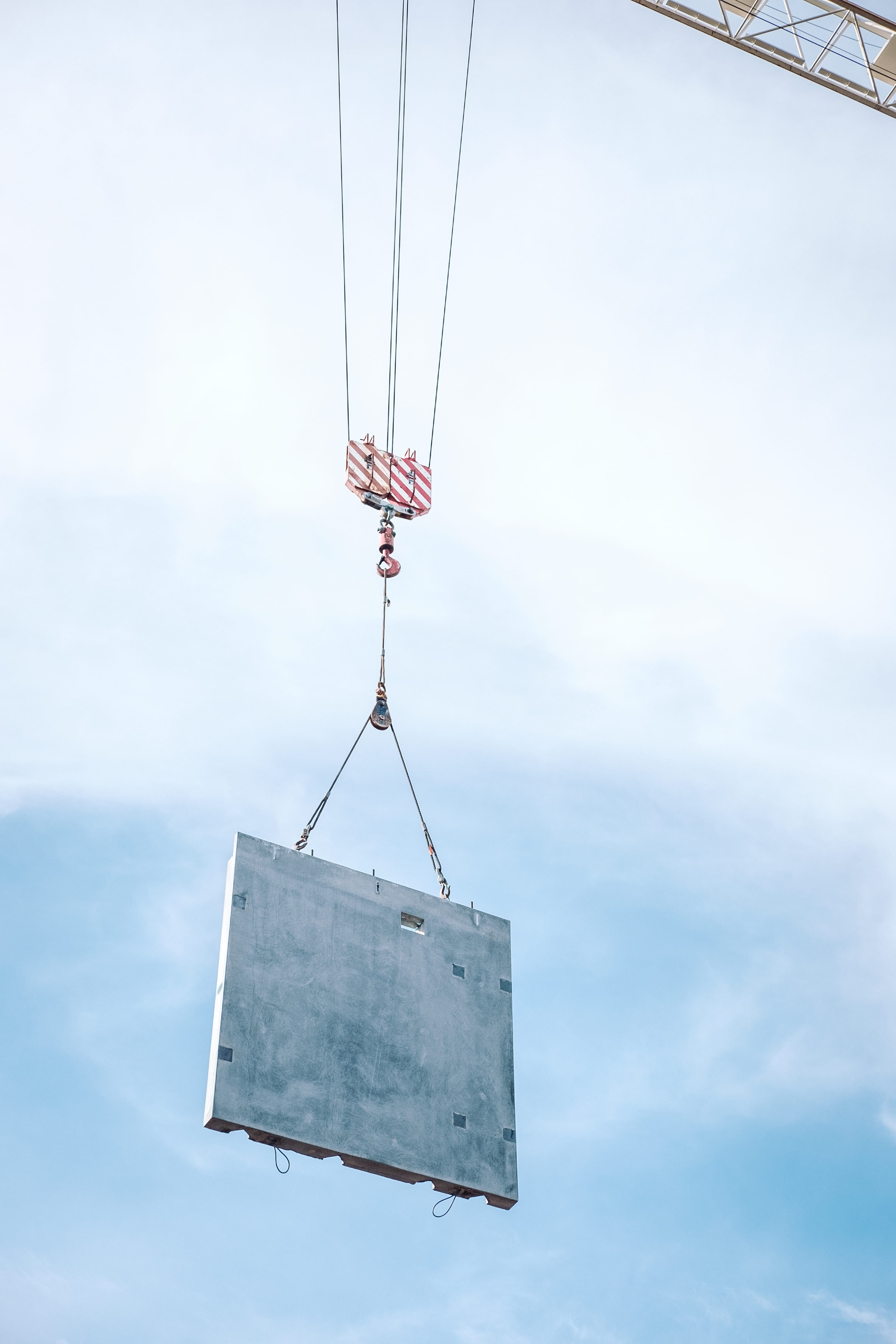 day, water, construction, lifting, cranes, gray, wall, concrete, 4K, crane, pulley, building, no people, rope, low angle view, overhead cable car, nautical vessel, Phone HD Wallpaper